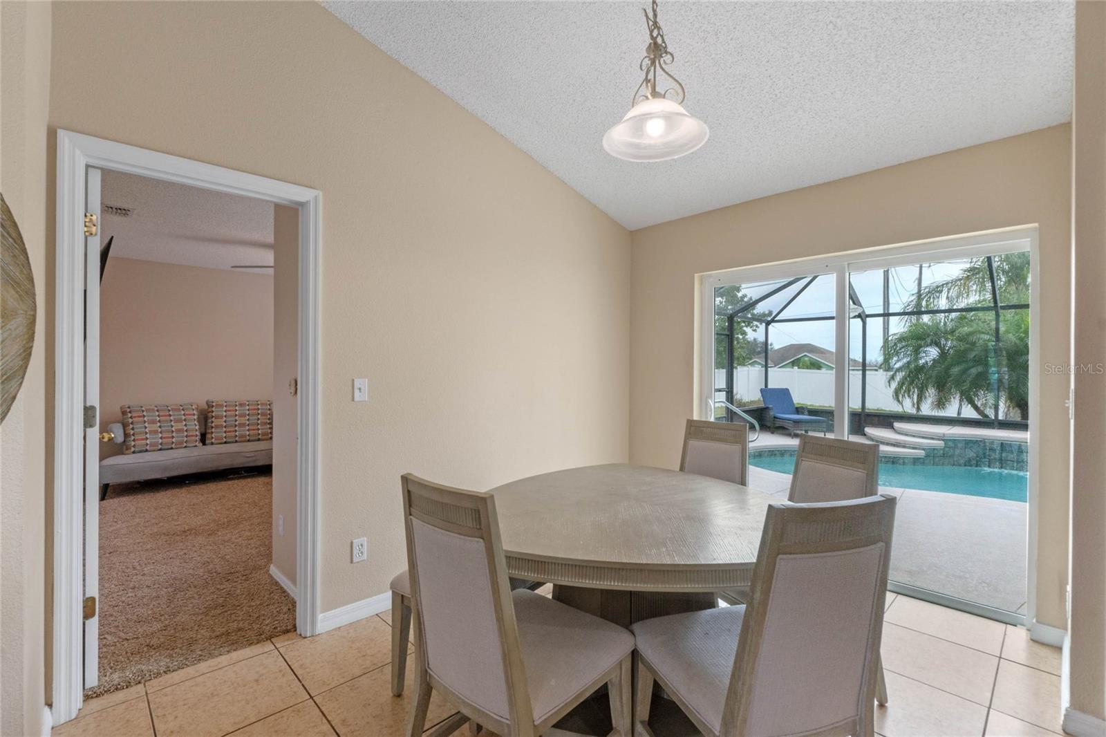 Image 12 of 54 For 2214 Lake Pointe Circle