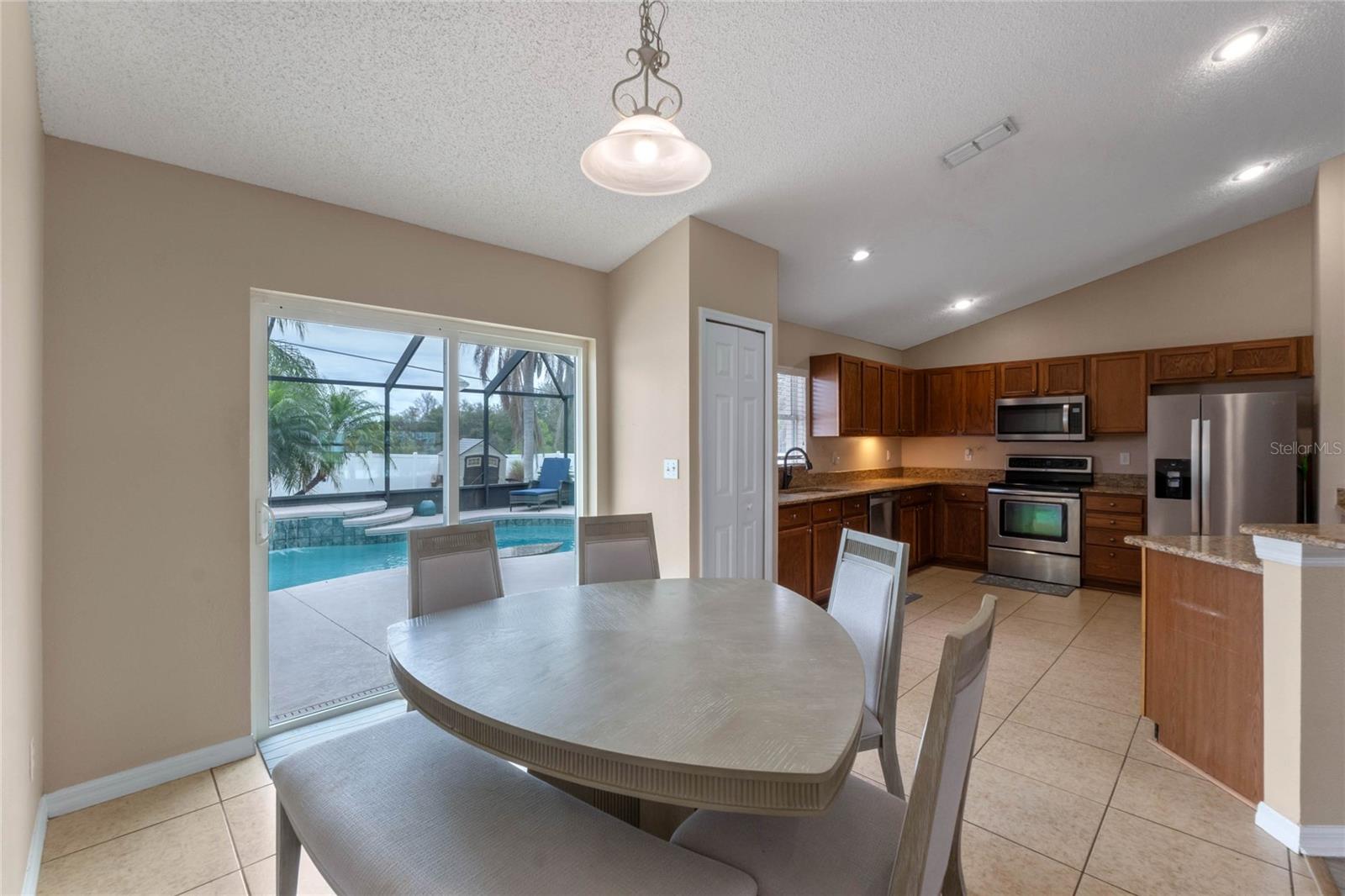 Image 13 of 54 For 2214 Lake Pointe Circle