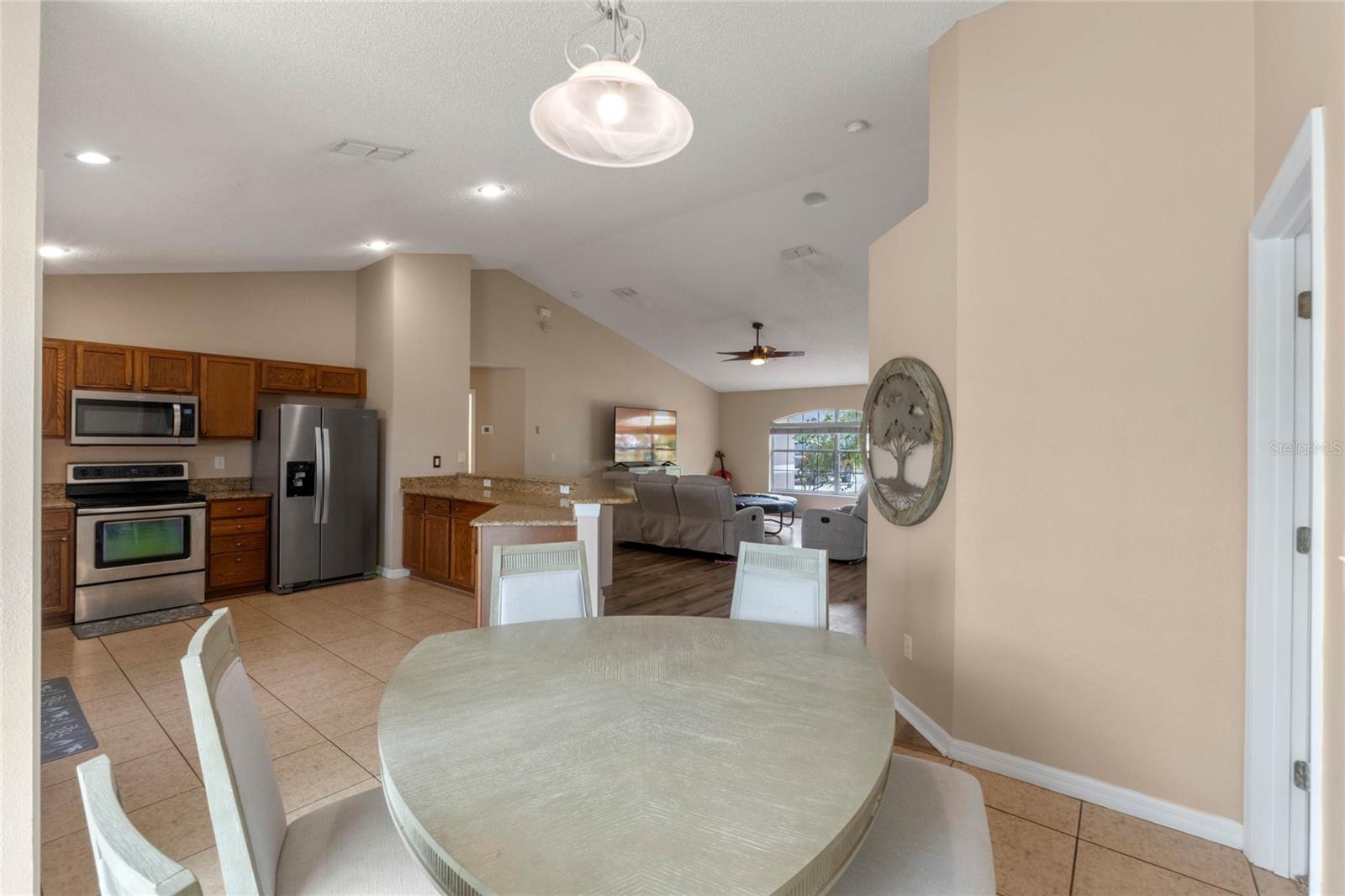 Image 14 of 54 For 2214 Lake Pointe Circle