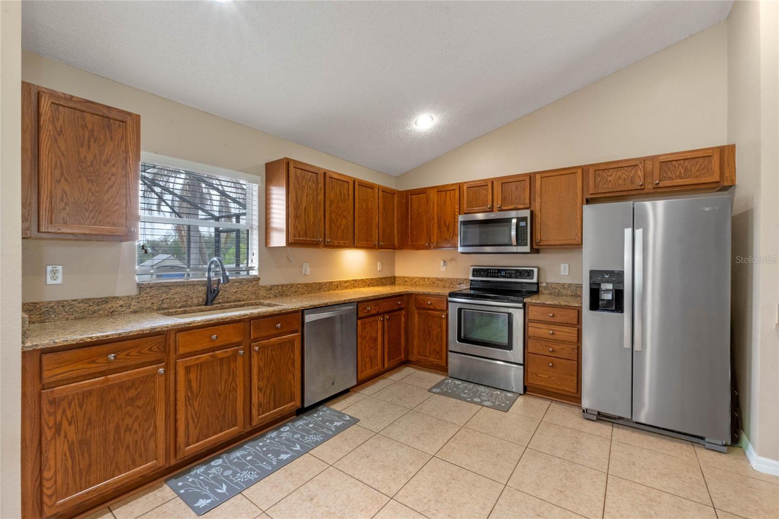 Image 16 of 54 For 2214 Lake Pointe Circle