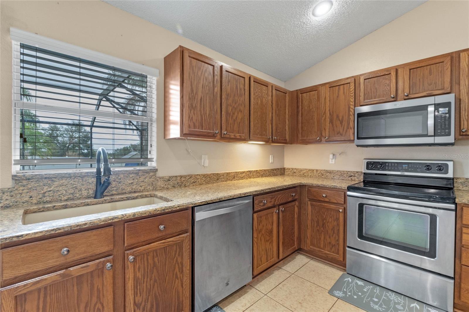 Image 18 of 54 For 2214 Lake Pointe Circle