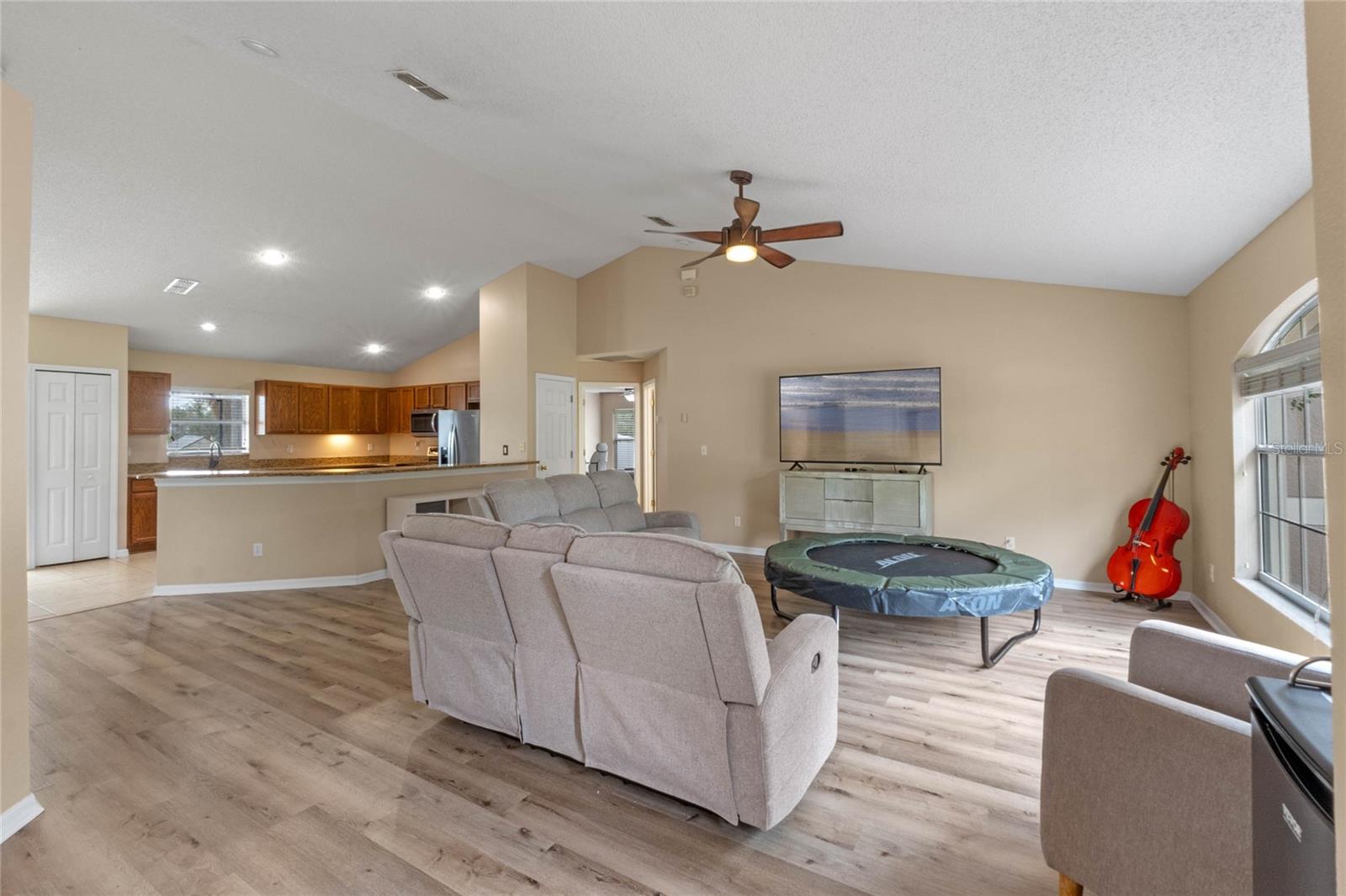 Image 9 of 54 For 2214 Lake Pointe Circle