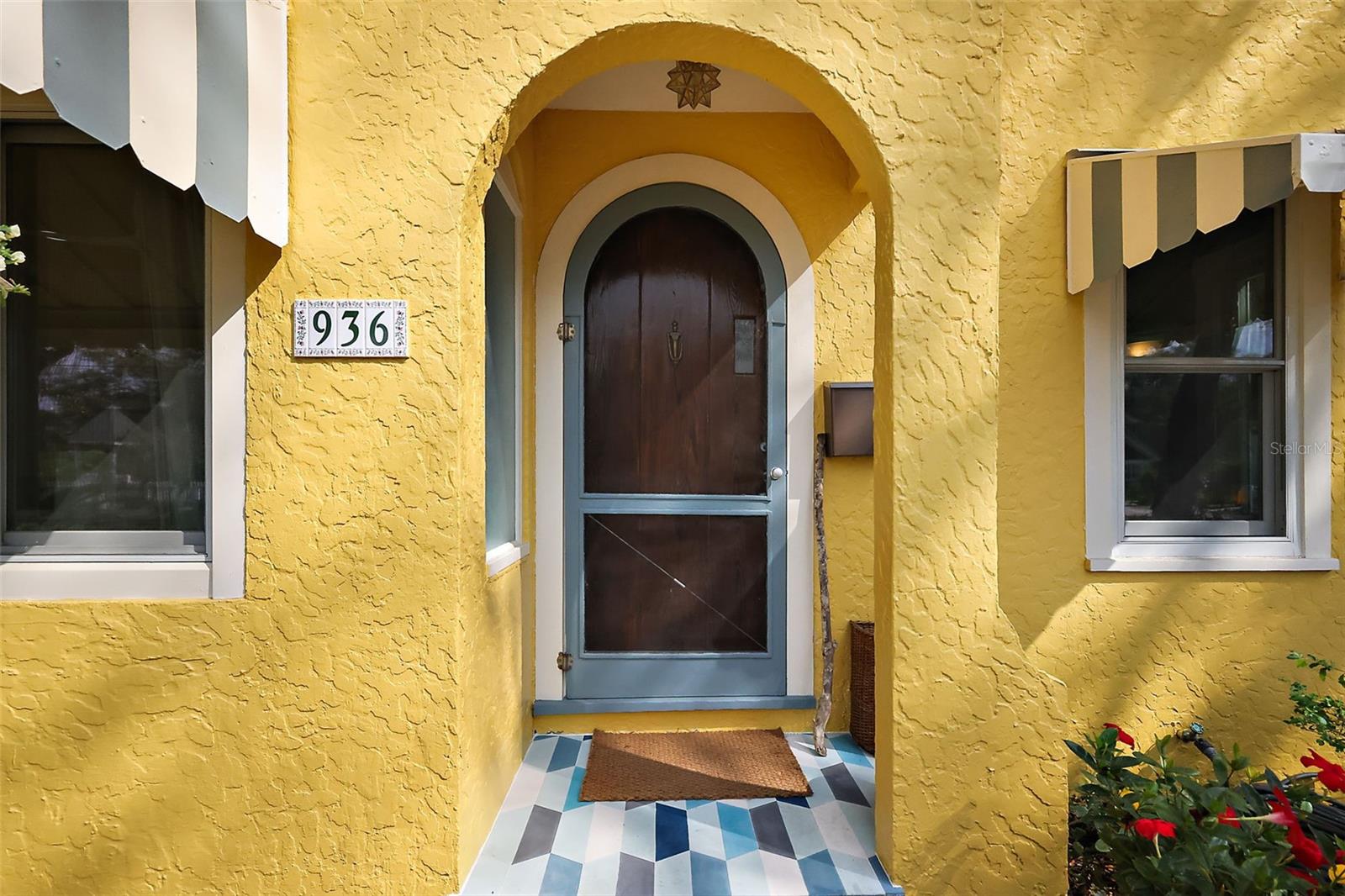 Image 4 of 41 For 936 Alexander Street