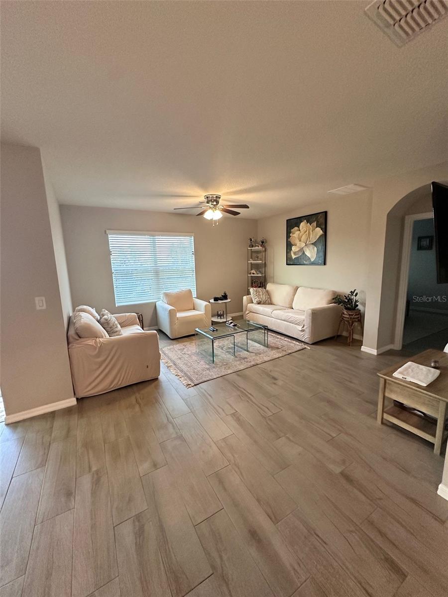 Image 12 of 15 For 3629 Maidencain St