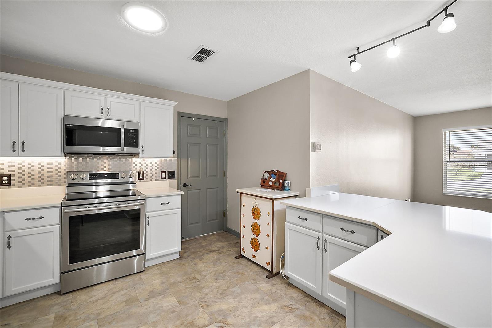 Image 10 of 25 For 2541 Privada Drive