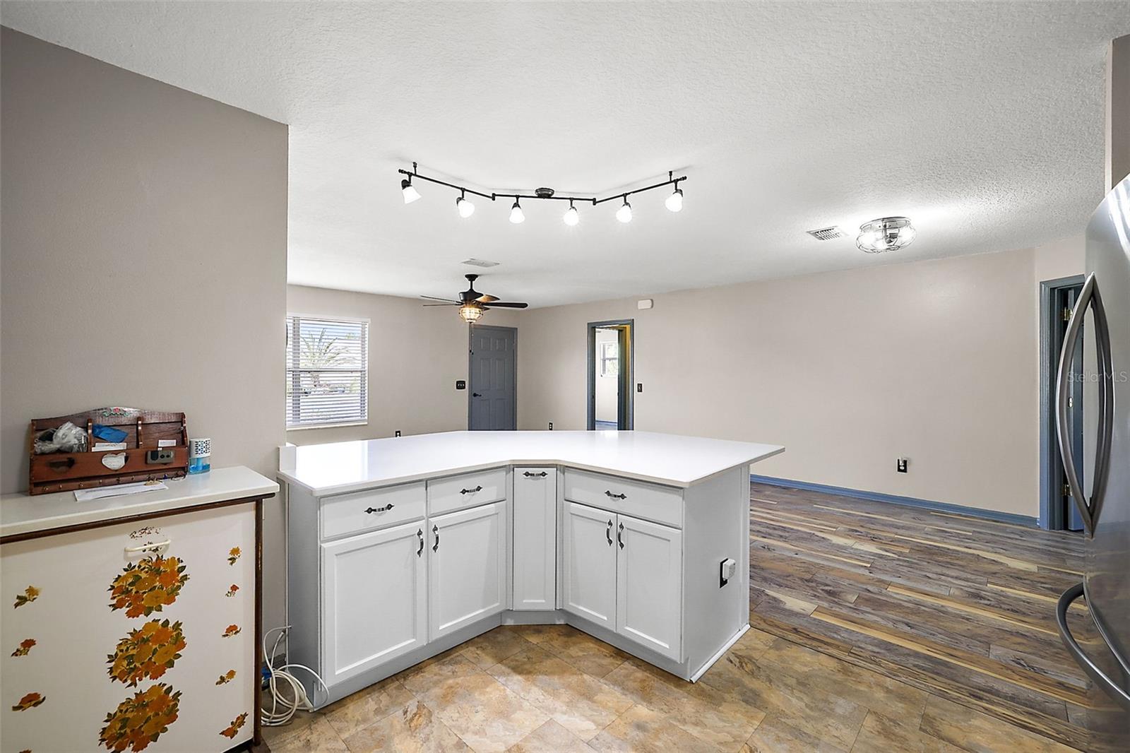 Image 11 of 25 For 2541 Privada Drive