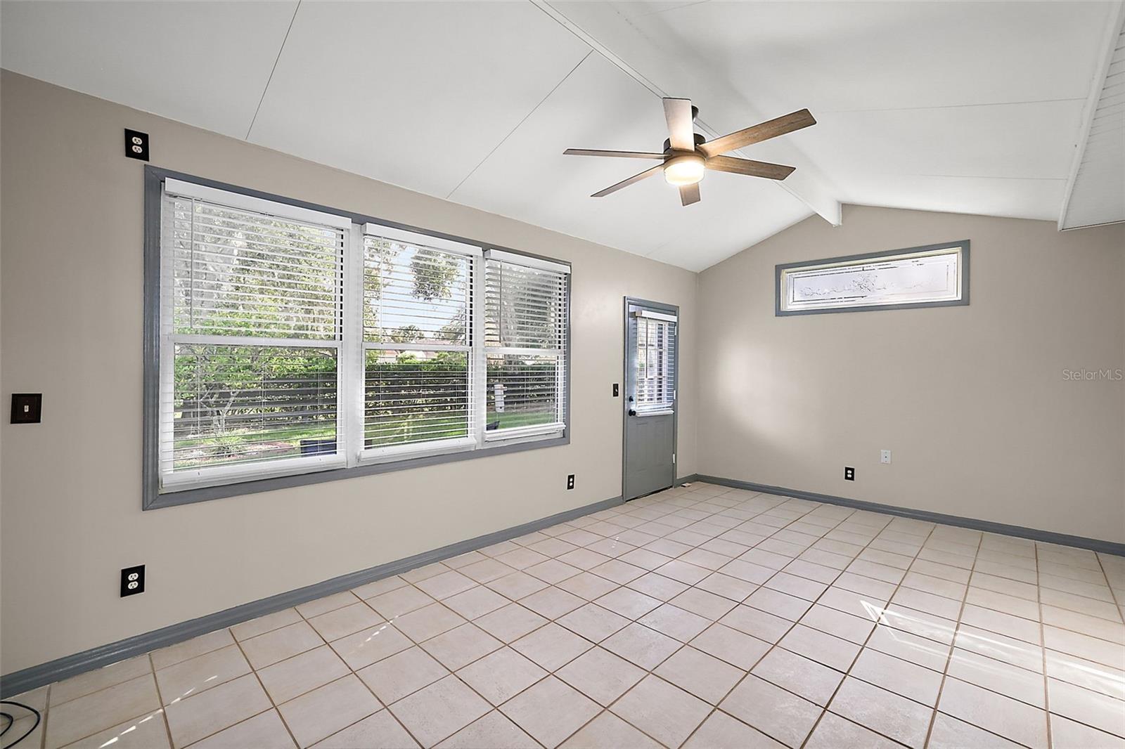Image 14 of 25 For 2541 Privada Drive