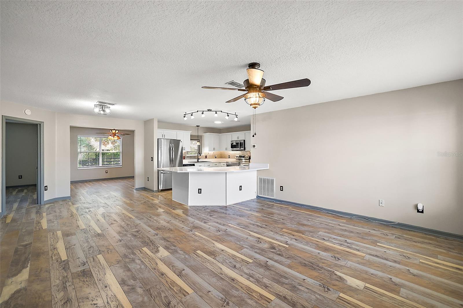 Image 4 of 25 For 2541 Privada Drive