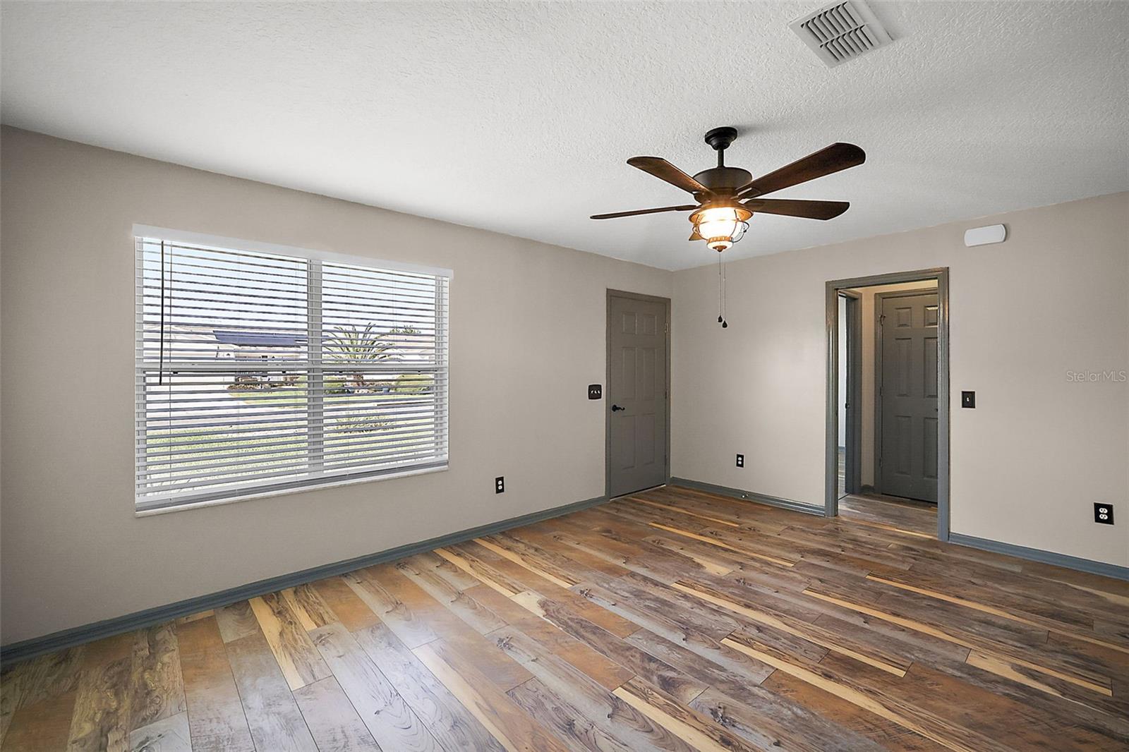 Image 6 of 25 For 2541 Privada Drive