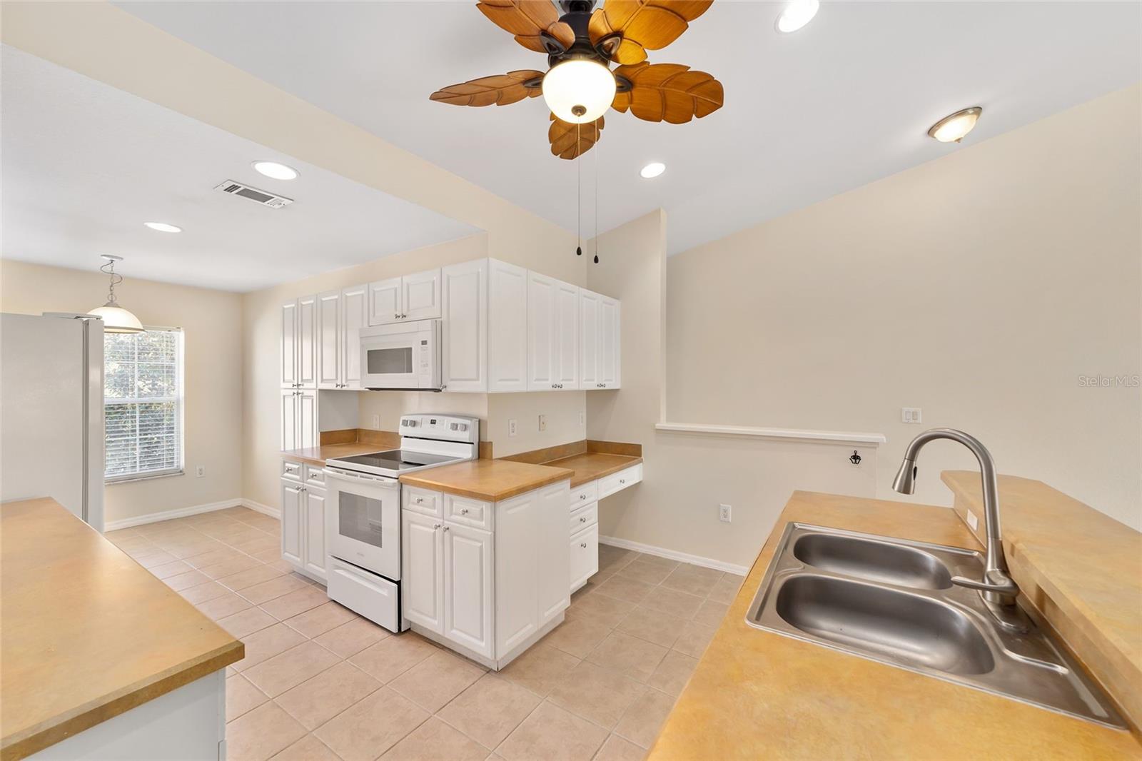 Image 10 of 40 For 5436 Admiral Way 2