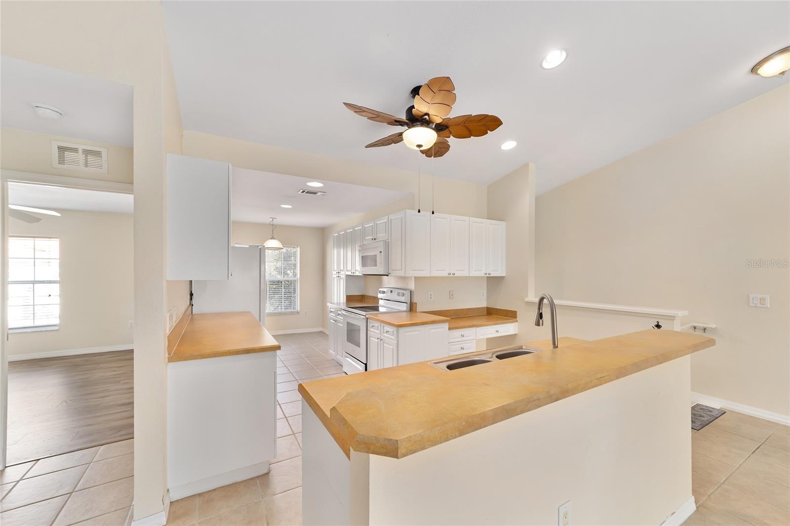 Image 18 of 40 For 5436 Admiral Way 2