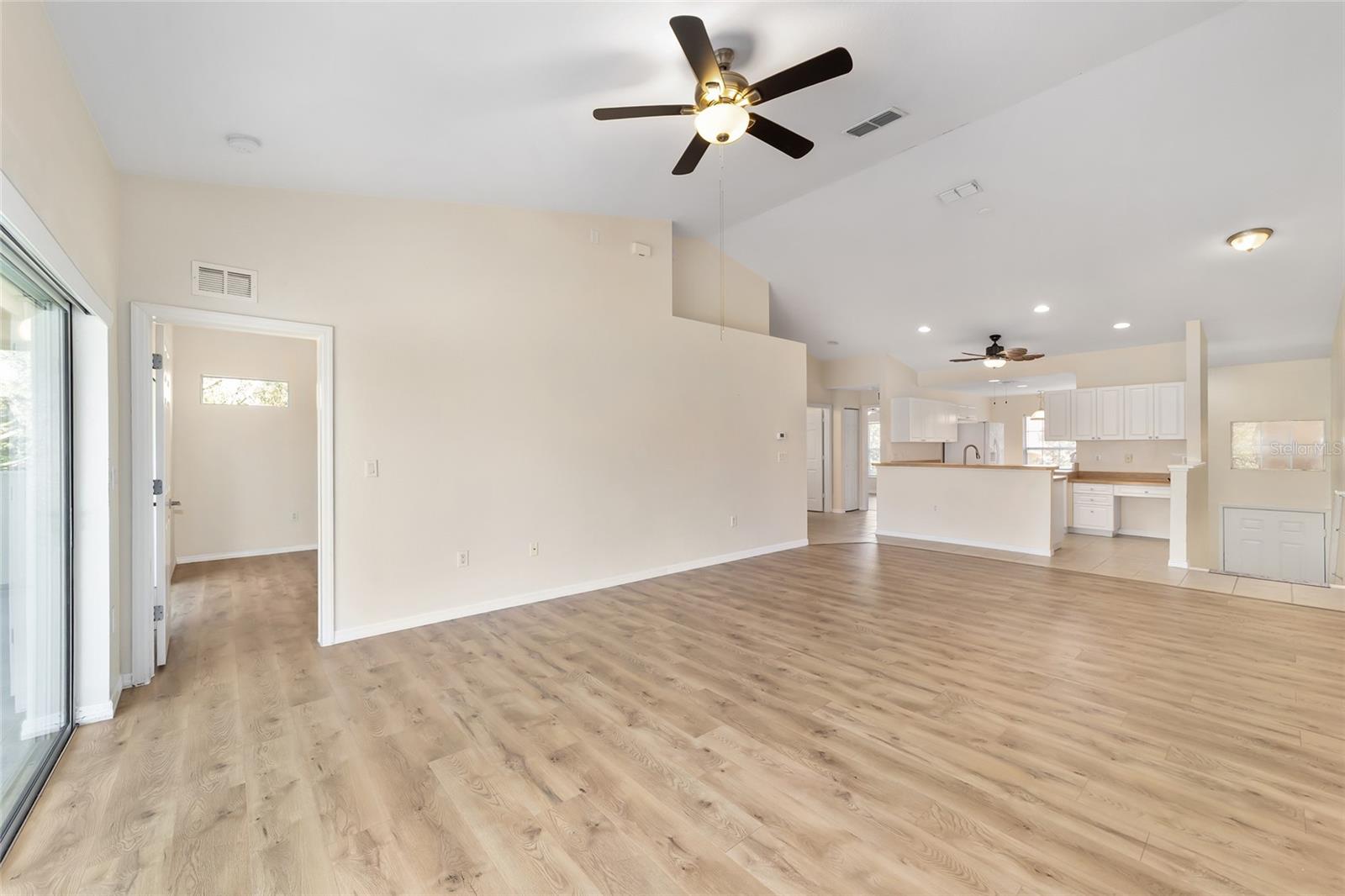 Image 23 of 40 For 5436 Admiral Way 2