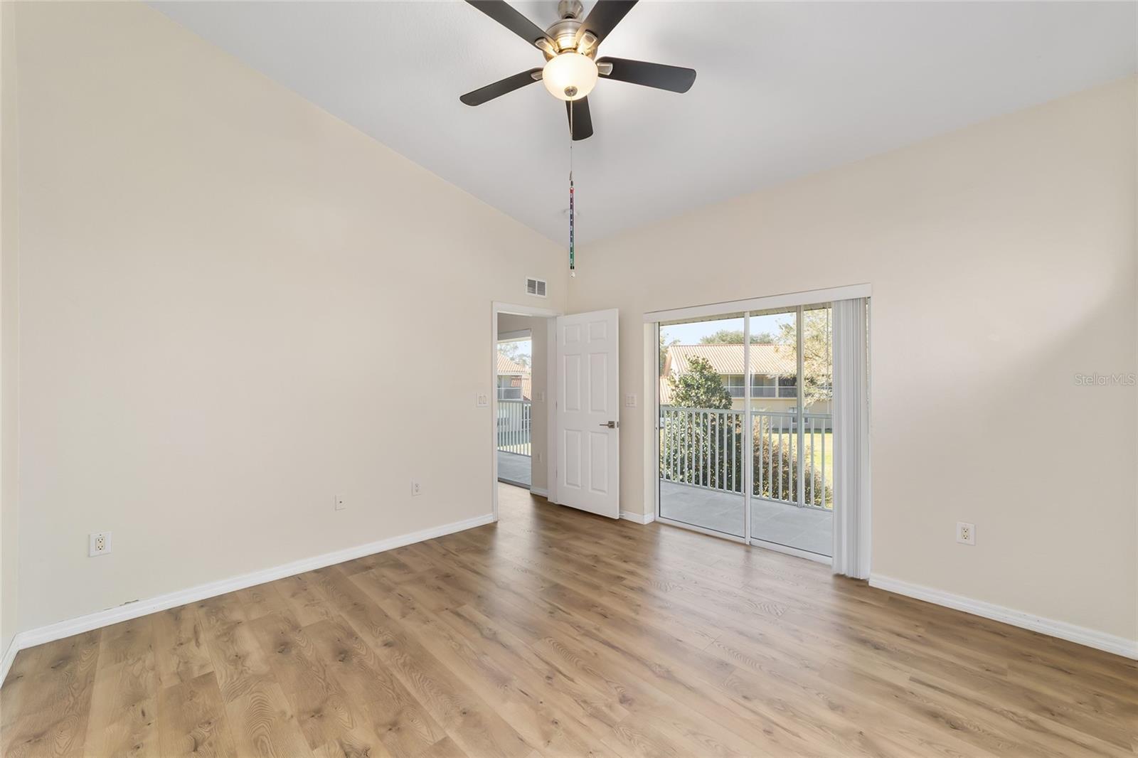 Image 24 of 40 For 5436 Admiral Way 2