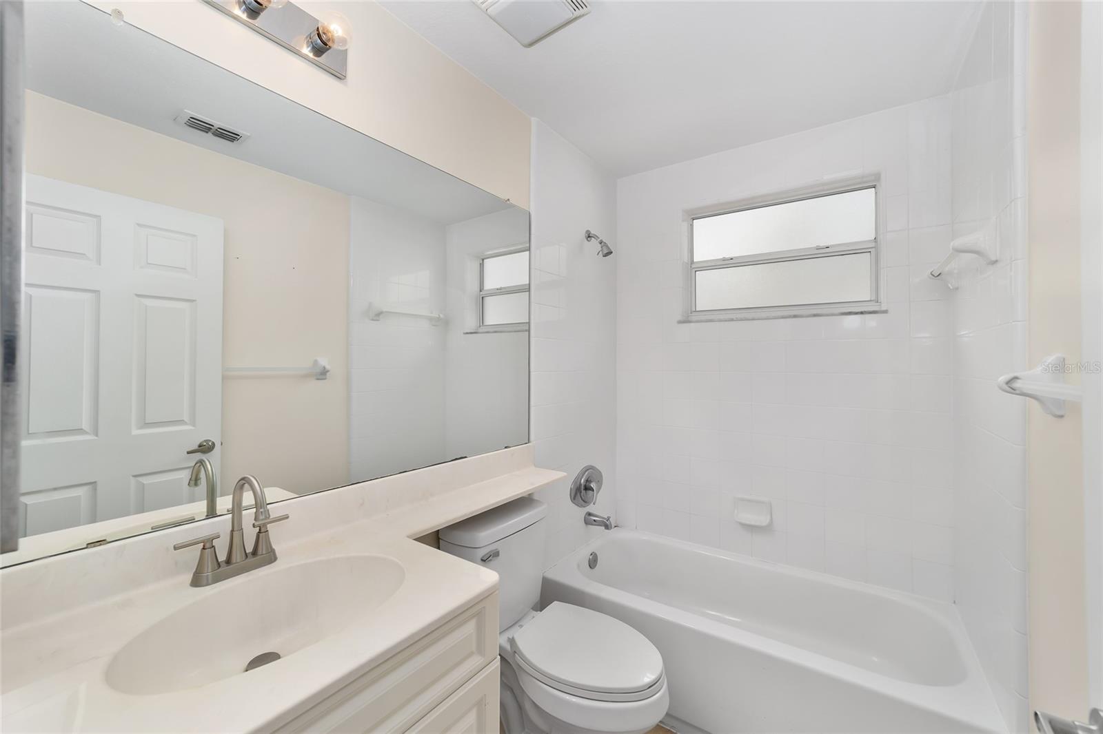 Image 33 of 40 For 5436 Admiral Way 2