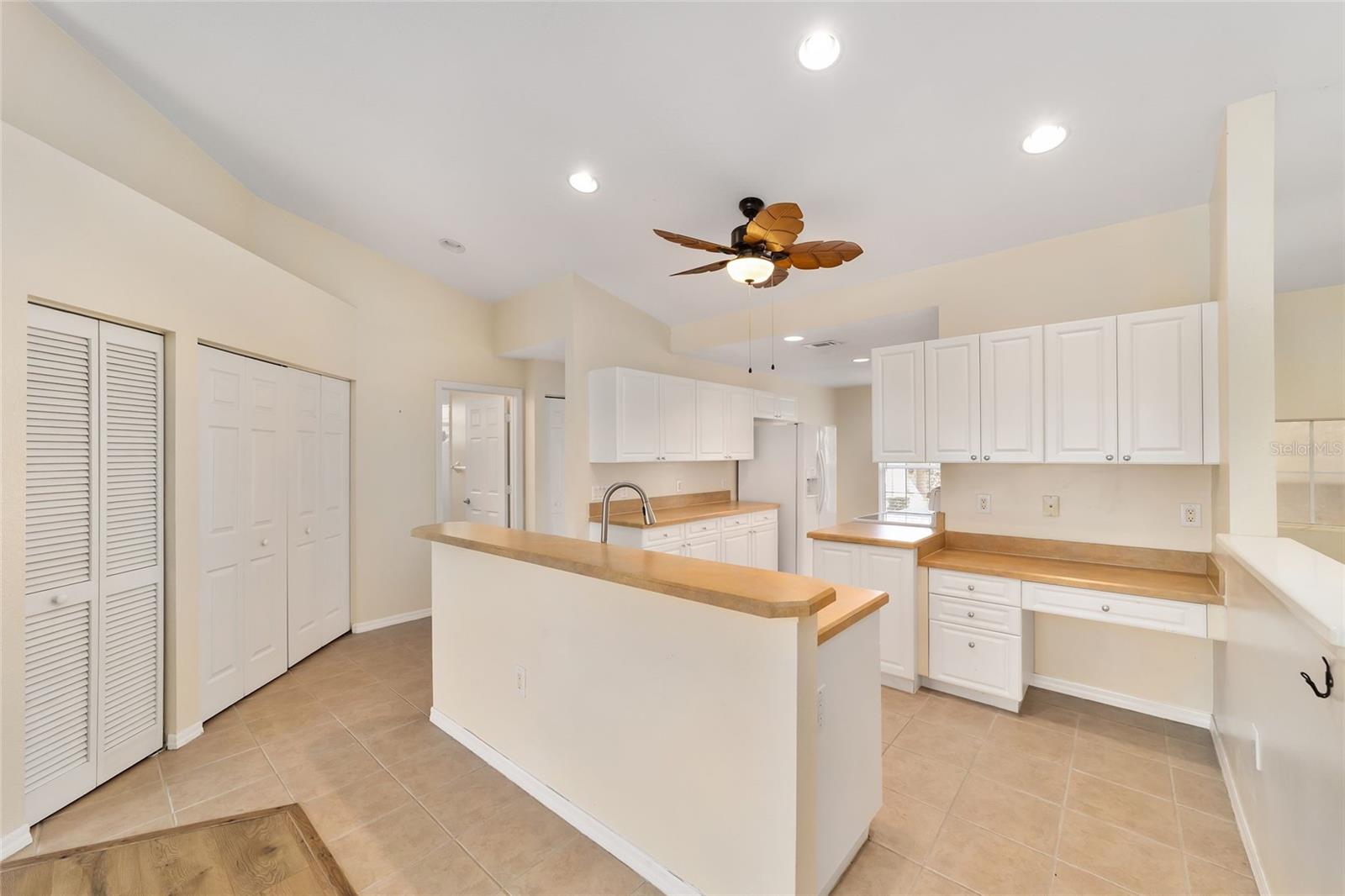 Image 9 of 40 For 5436 Admiral Way 2
