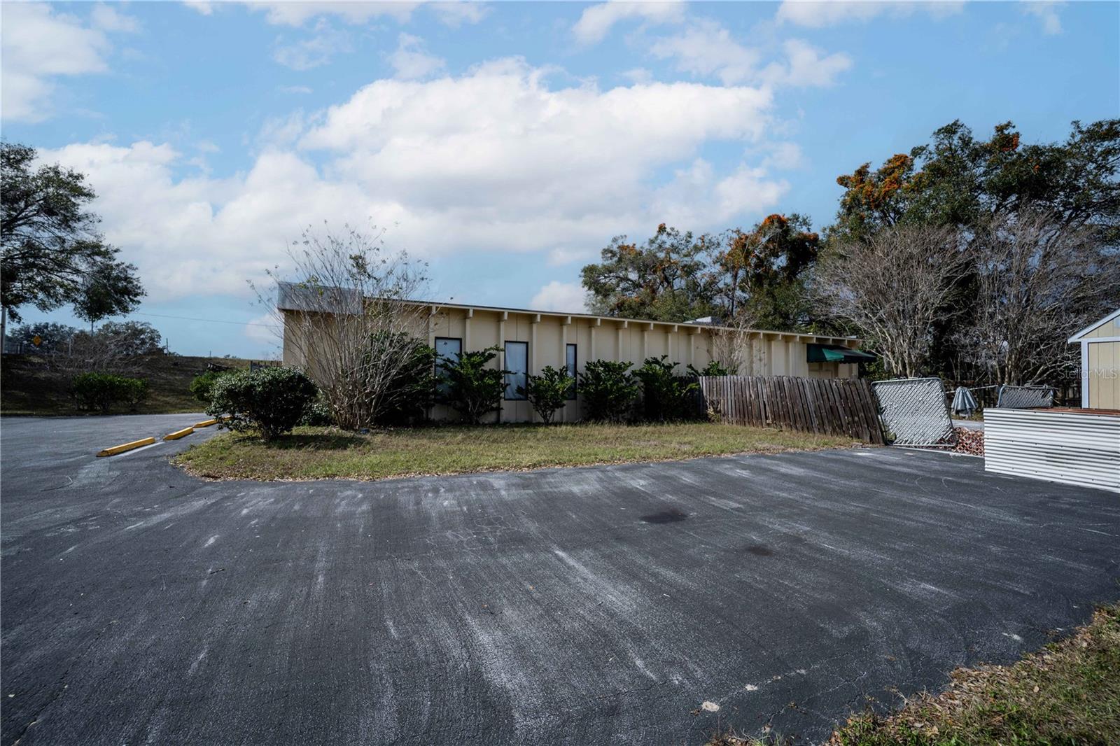 Image 10 of 41 For 619 Dixie Ave. (us Hwy 441-27)