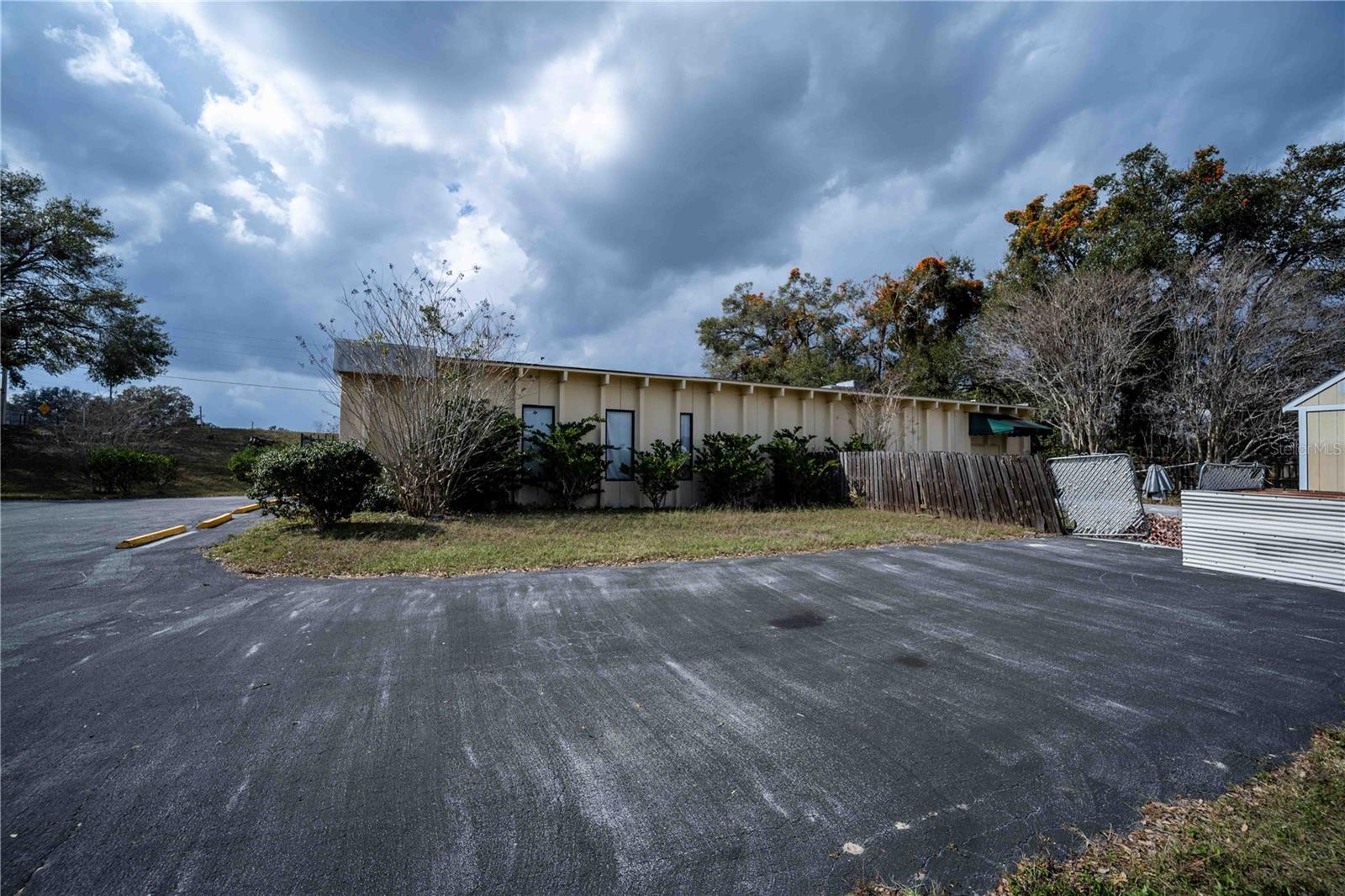 Image 11 of 41 For 619 Dixie Ave. (us Hwy 441-27)