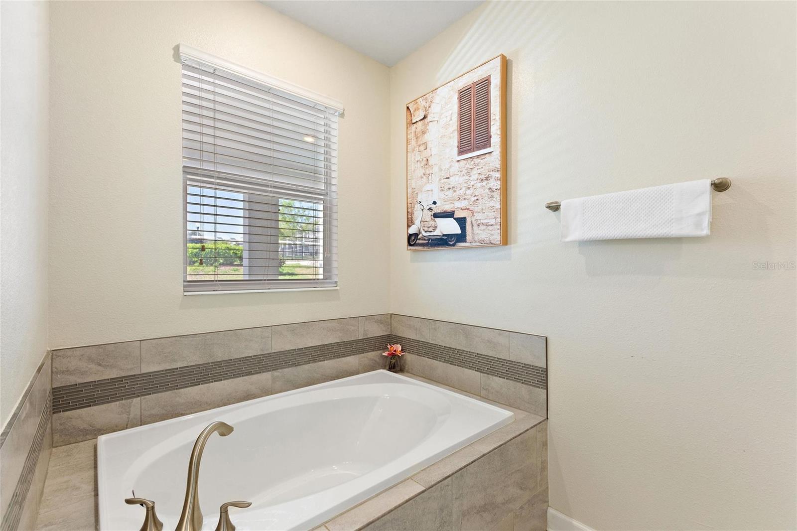 Image 12 of 100 For 1524 Flange Drive
