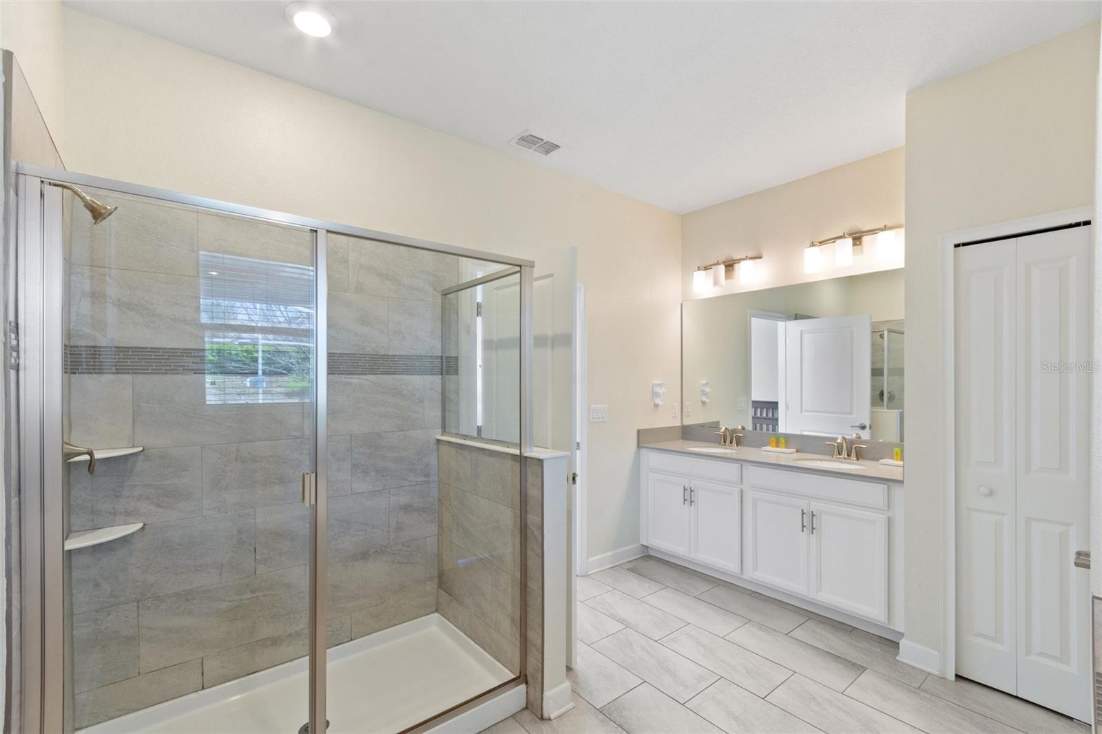 Image 13 of 100 For 1524 Flange Drive