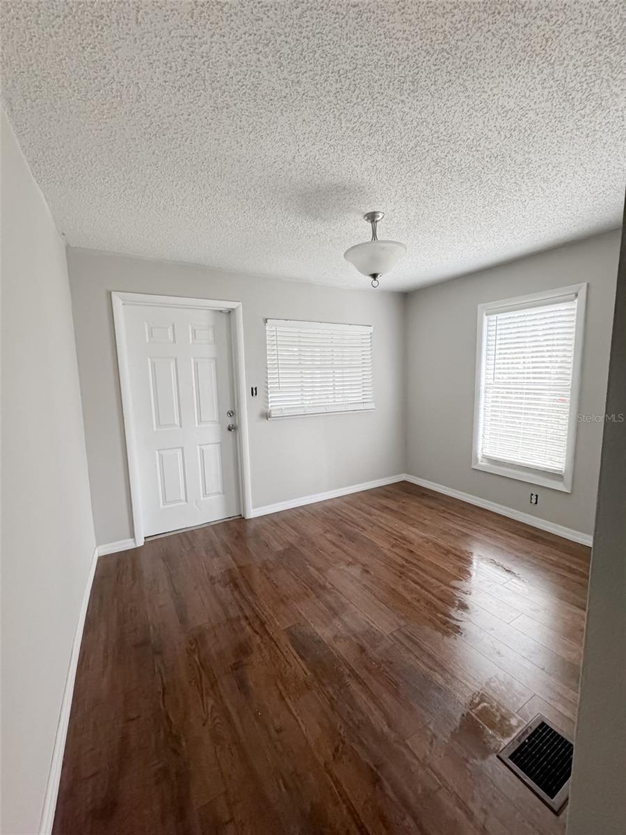 Image 5 of 15 For 728 Mckenzie Street