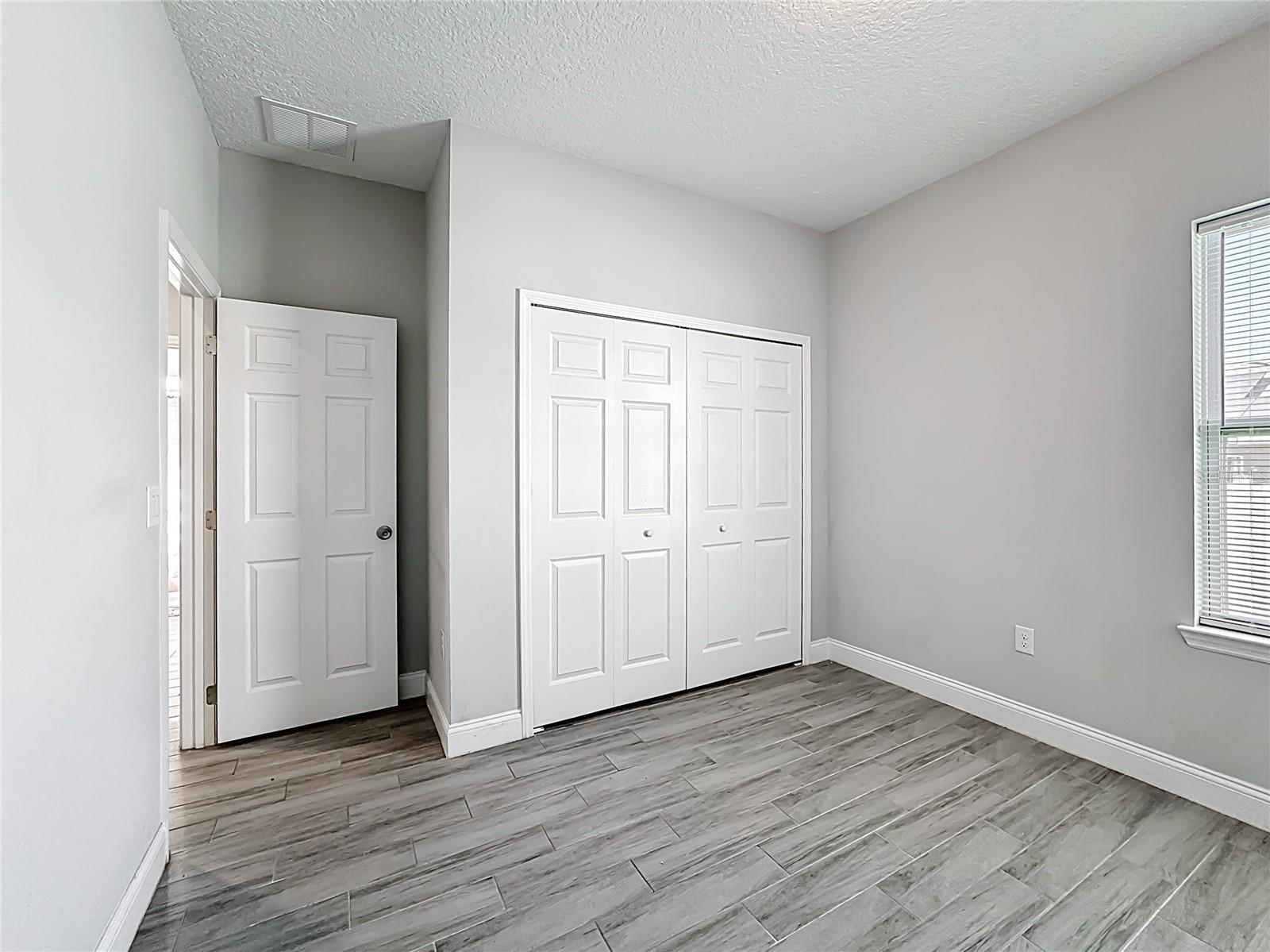 Image 14 of 27 For 717 Robin Court