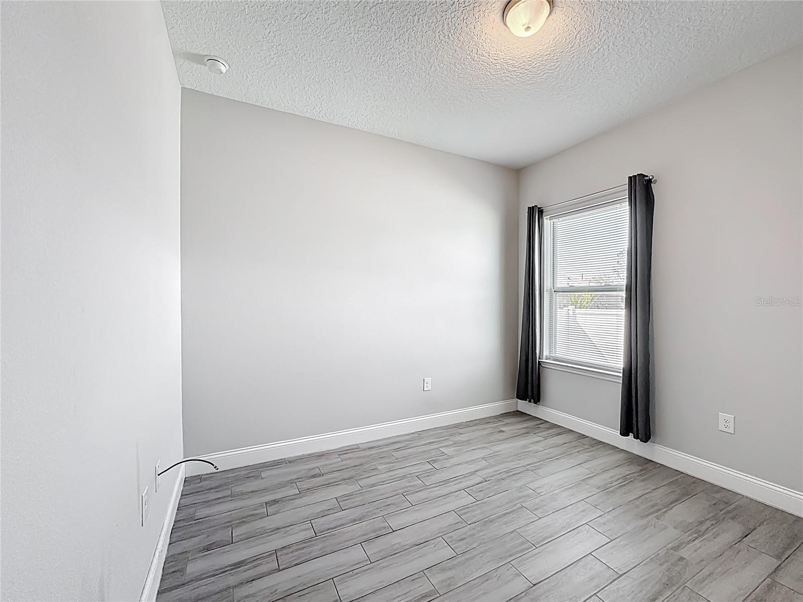 Image 15 of 27 For 717 Robin Court
