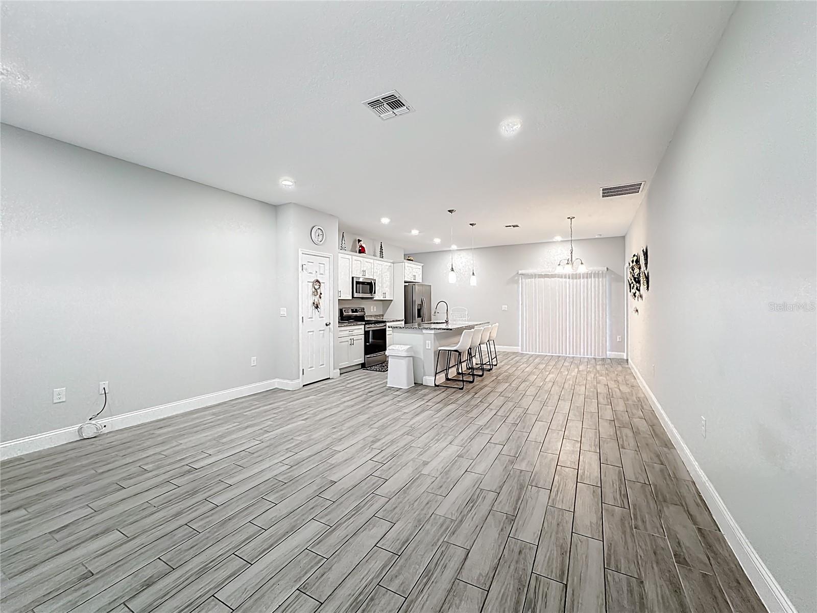 Image 3 of 27 For 717 Robin Court