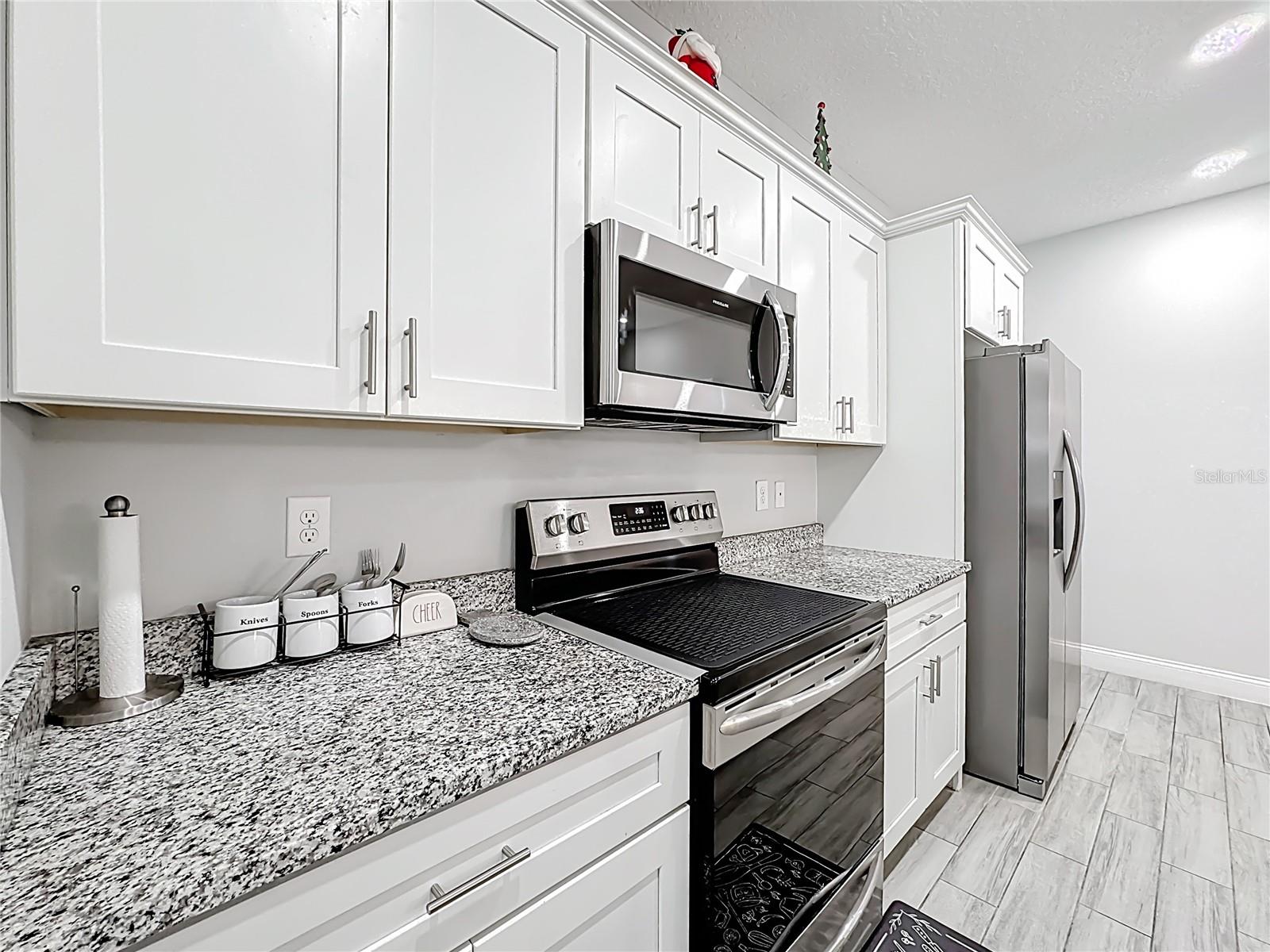 Image 6 of 27 For 717 Robin Court