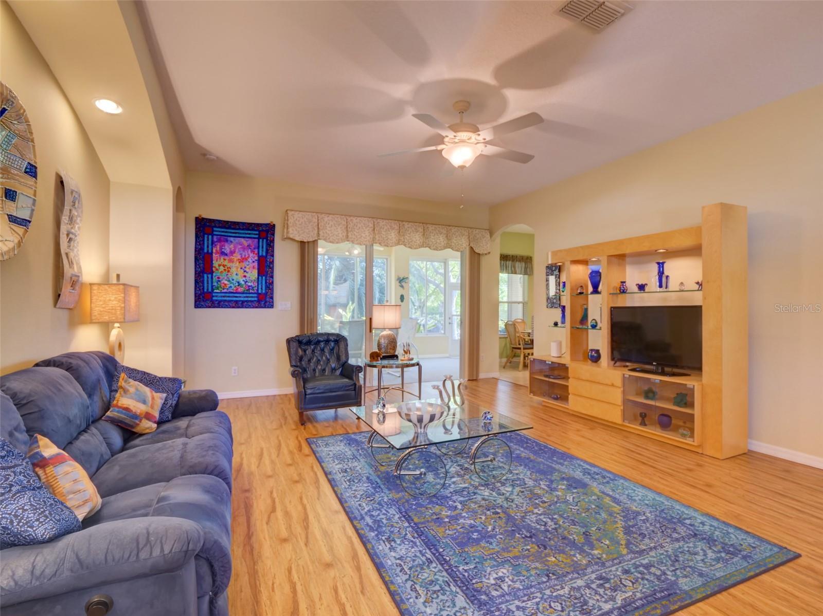Image 11 of 32 For 24104 Robinwood Street