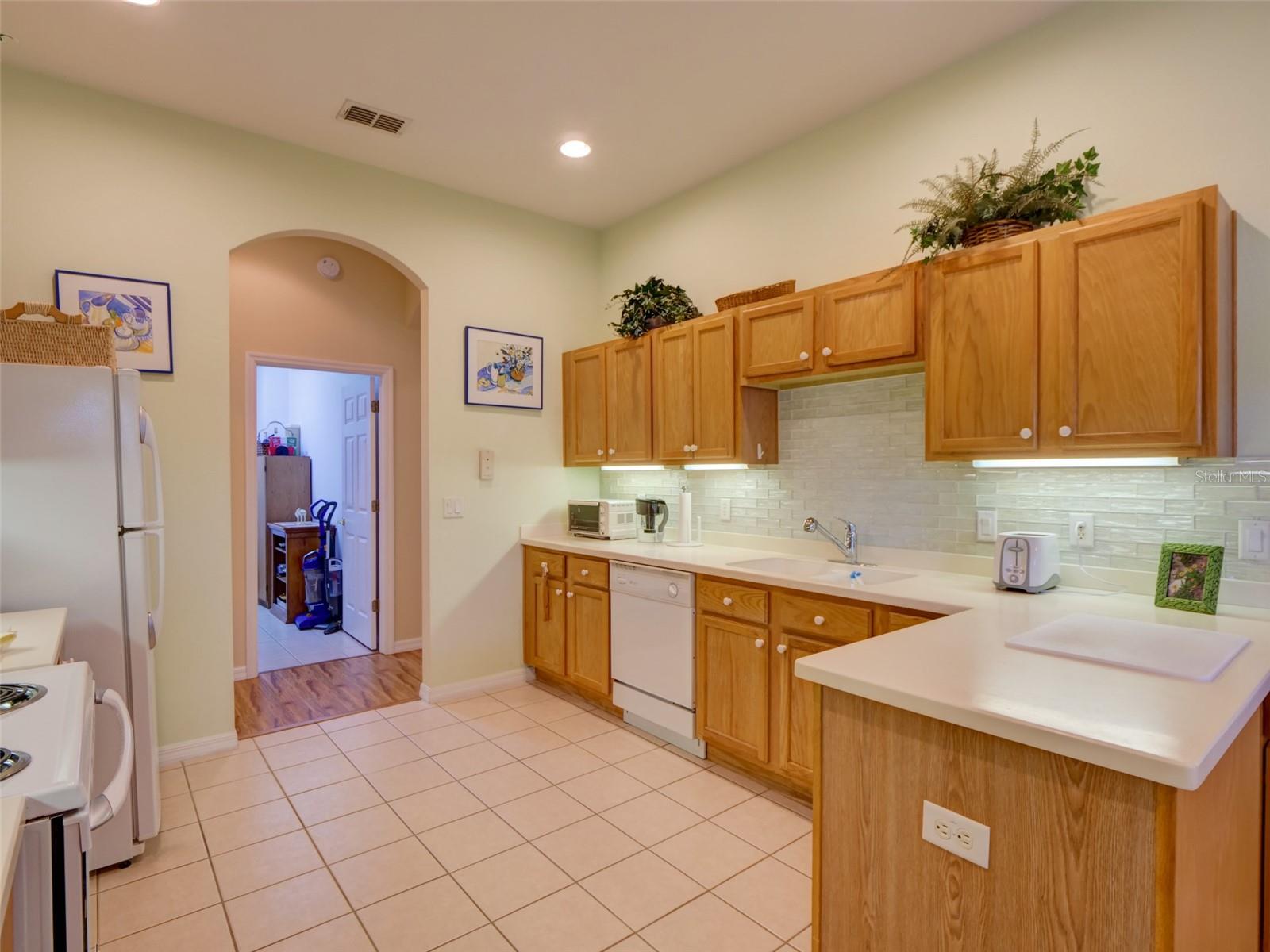 Image 13 of 32 For 24104 Robinwood Street
