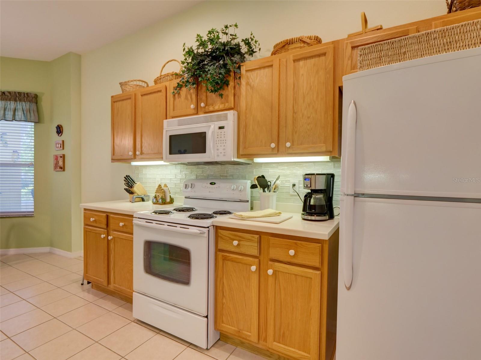 Image 14 of 32 For 24104 Robinwood Street