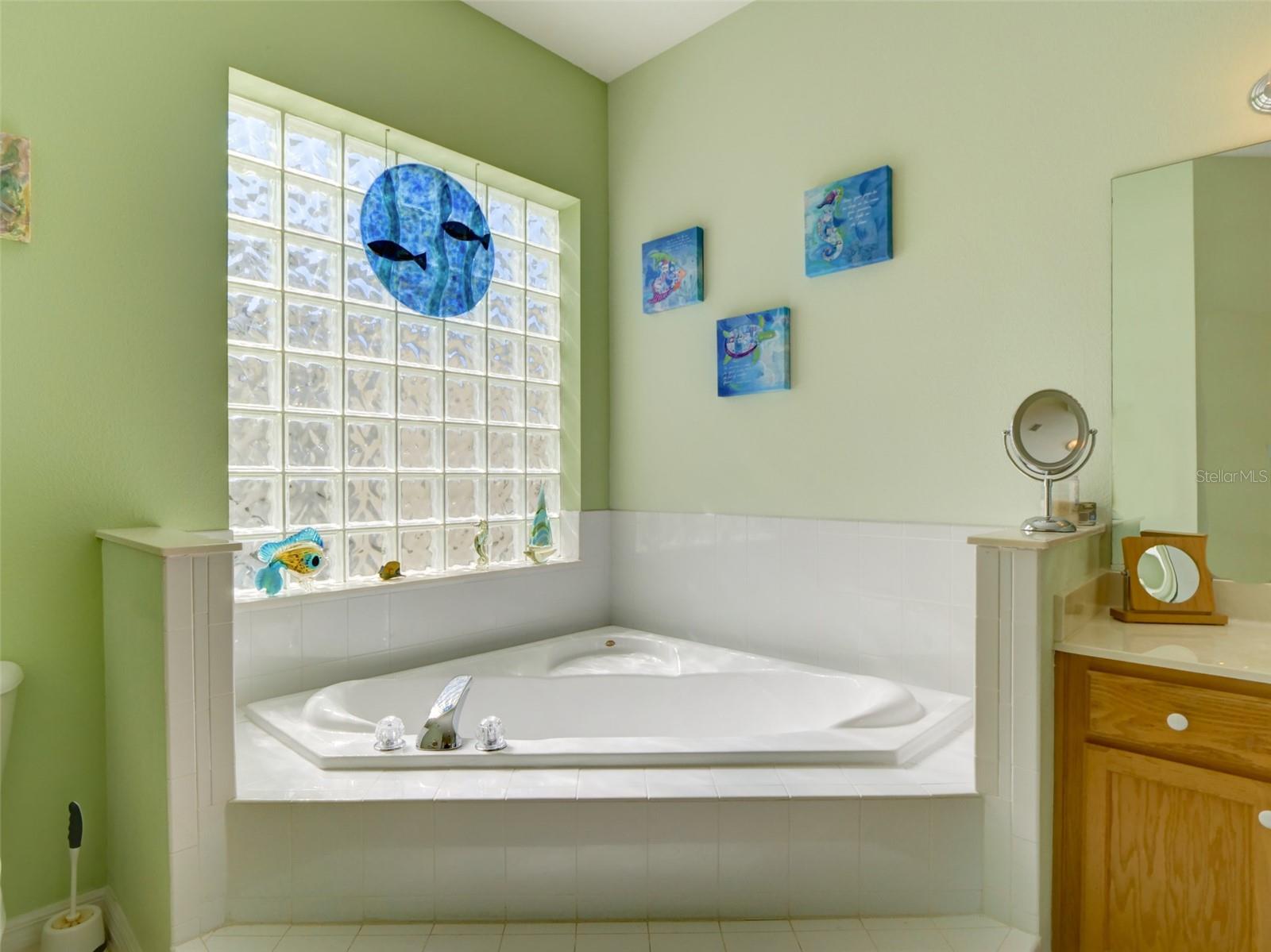 Image 21 of 32 For 24104 Robinwood Street