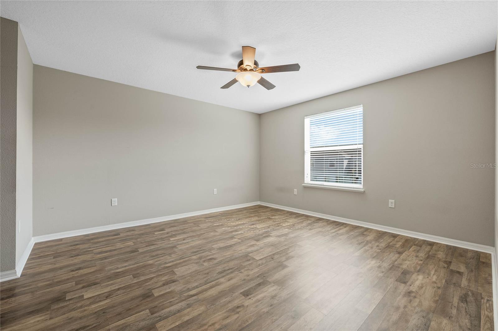Image 21 of 46 For 213 Primrose Drive