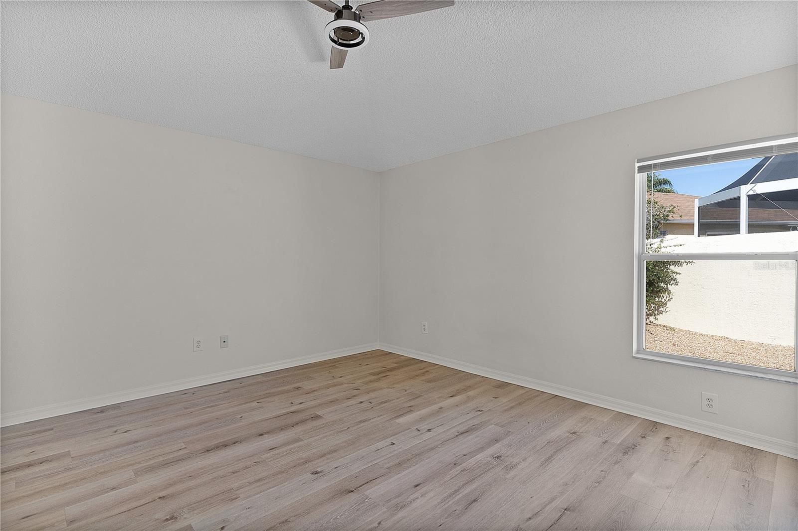 Image 19 of 32 For 1135 Santa Cruz Drive