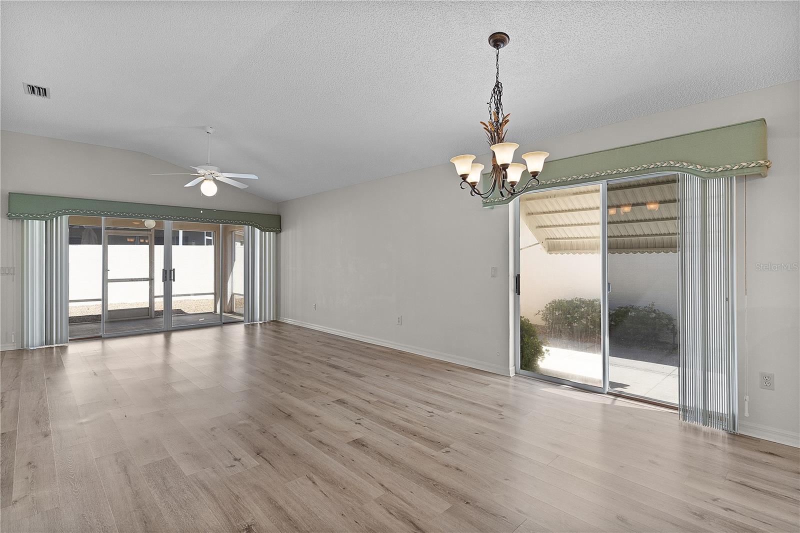 Image 8 of 32 For 1135 Santa Cruz Drive