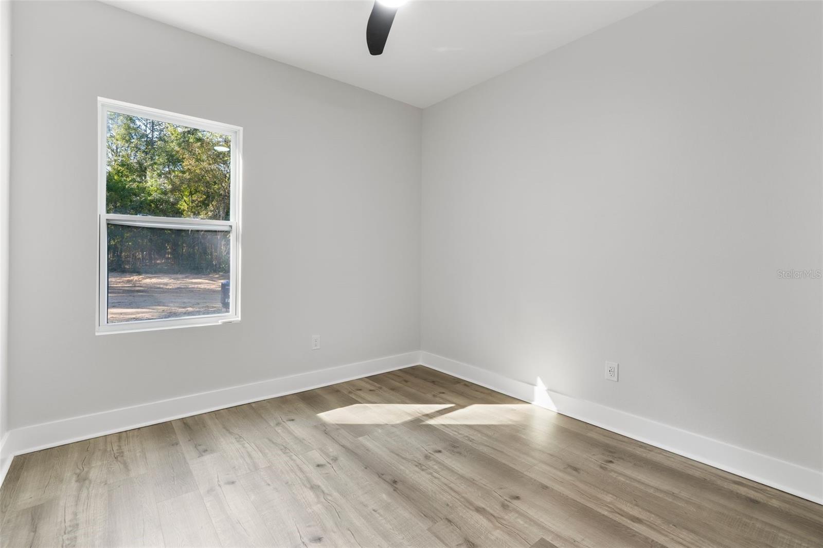 Listing photo id 13 for 12255 98th Street