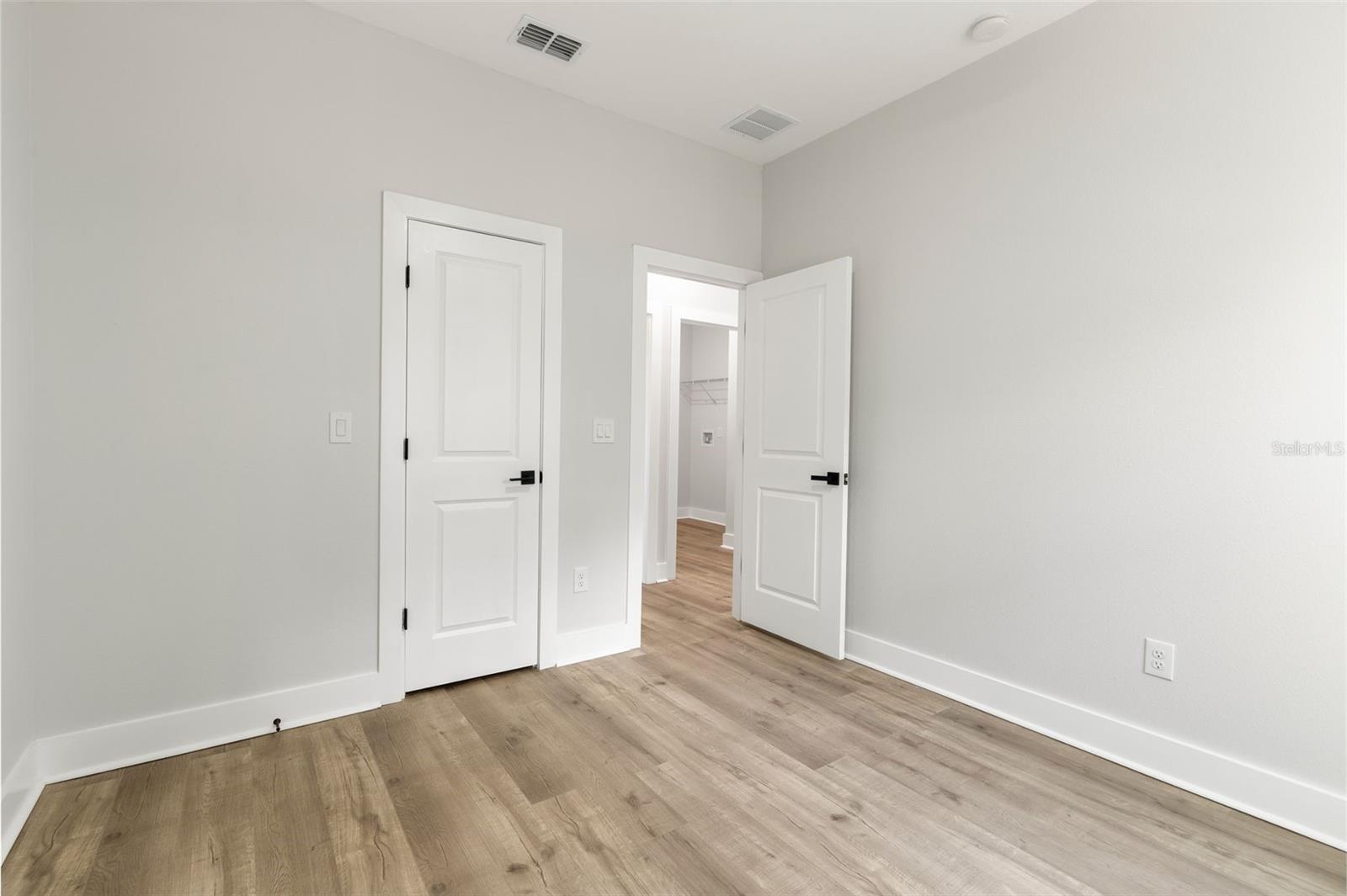 Listing photo id 14 for 12255 98th Street