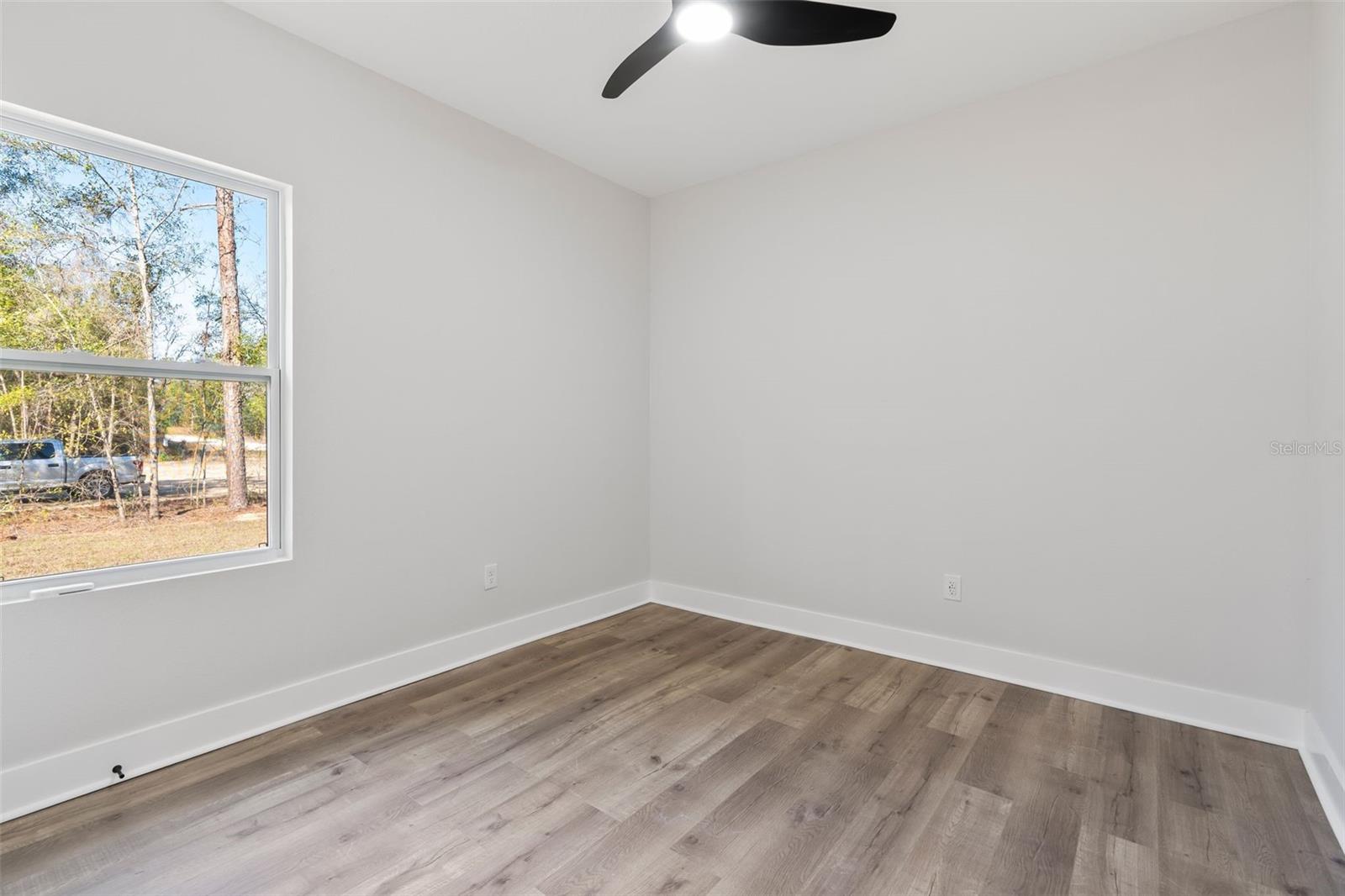 Listing photo id 16 for 12255 98th Street