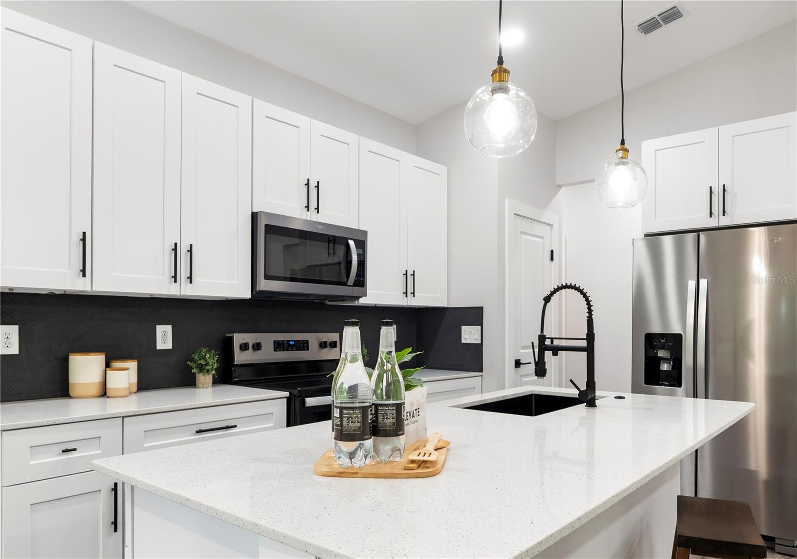 Listing photo id 0 for 12255 98th Street