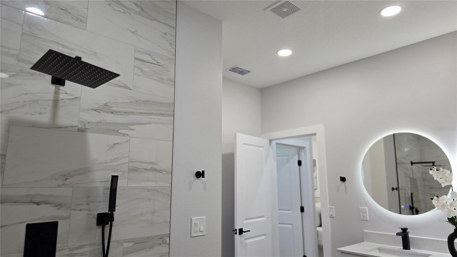 Listing photo id 20 for 12255 98th Street