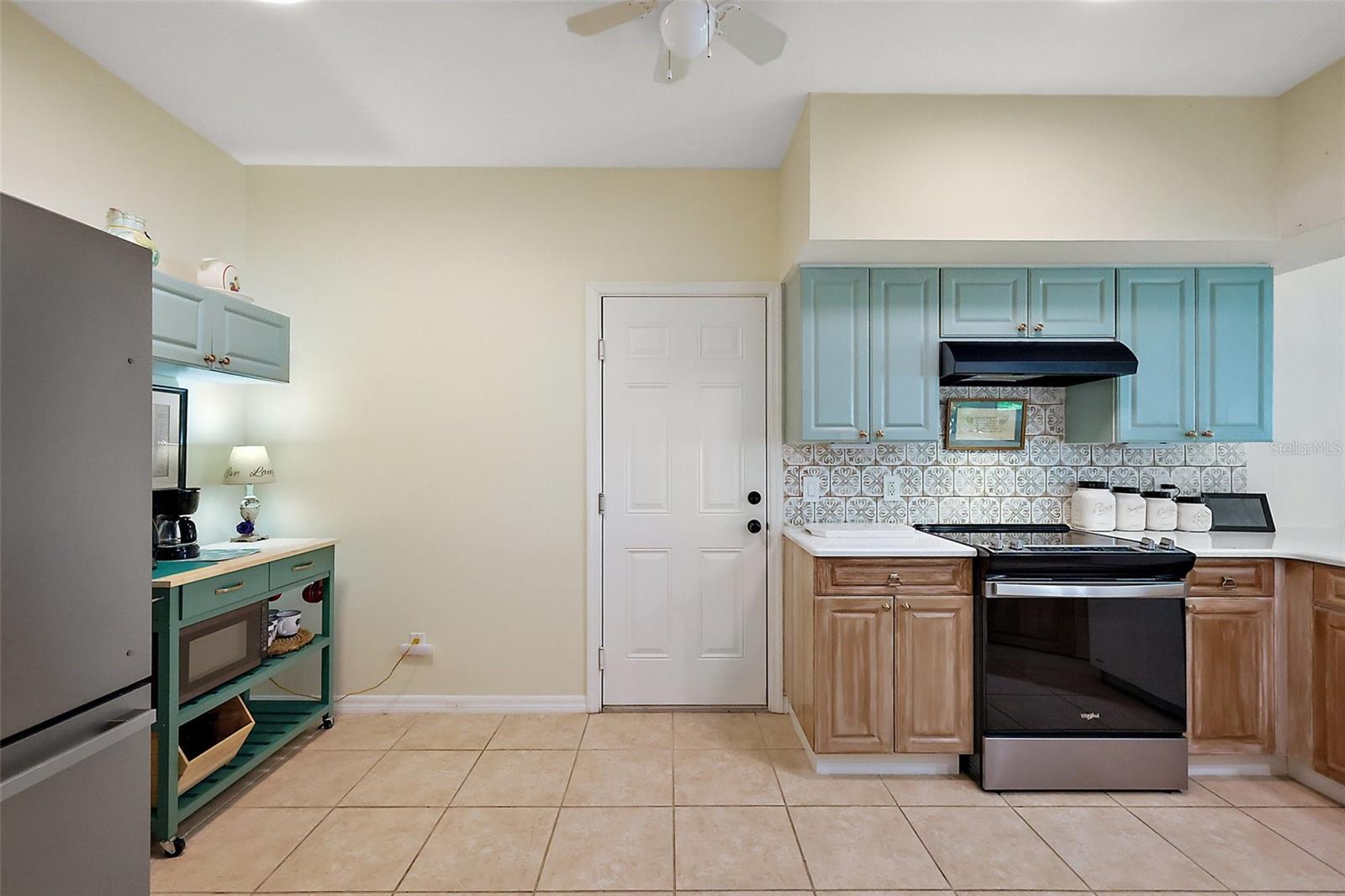 Image 10 of 39 For 5385 Admiral Way