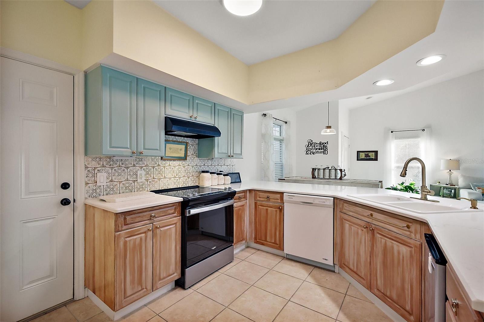 Image 11 of 39 For 5385 Admiral Way