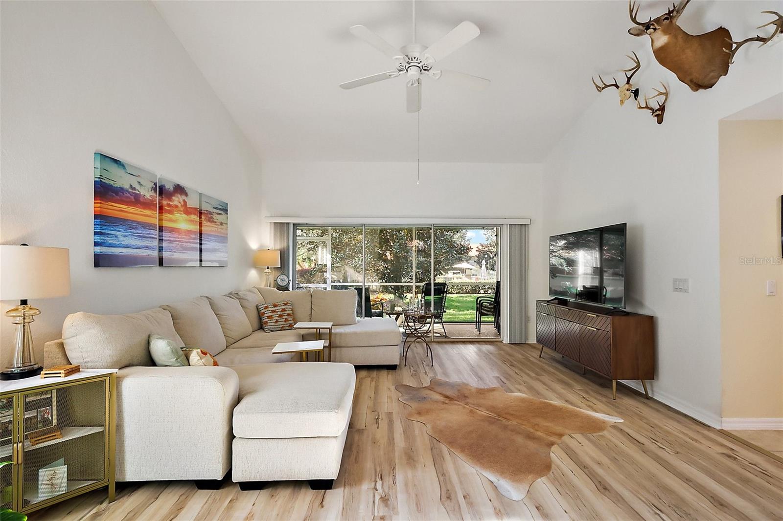 Image 4 of 39 For 5385 Admiral Way