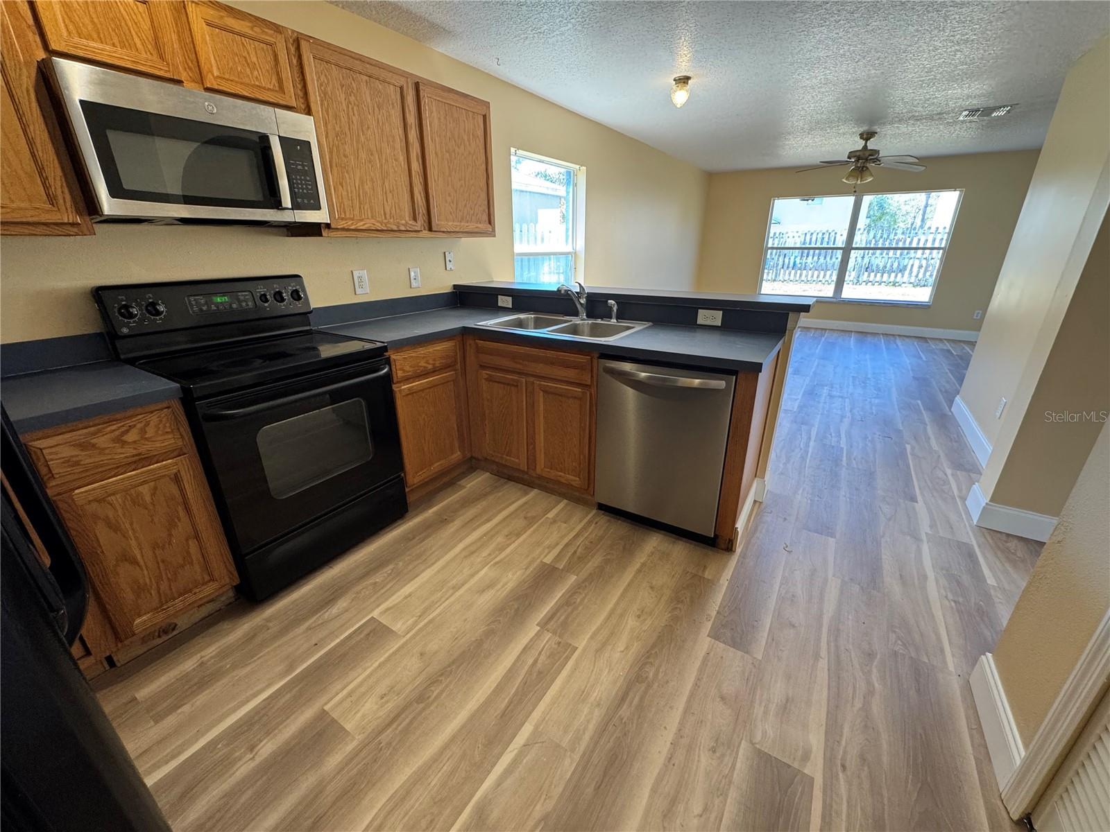 Image 15 of 42 For 1560 Tiverton Boulevard