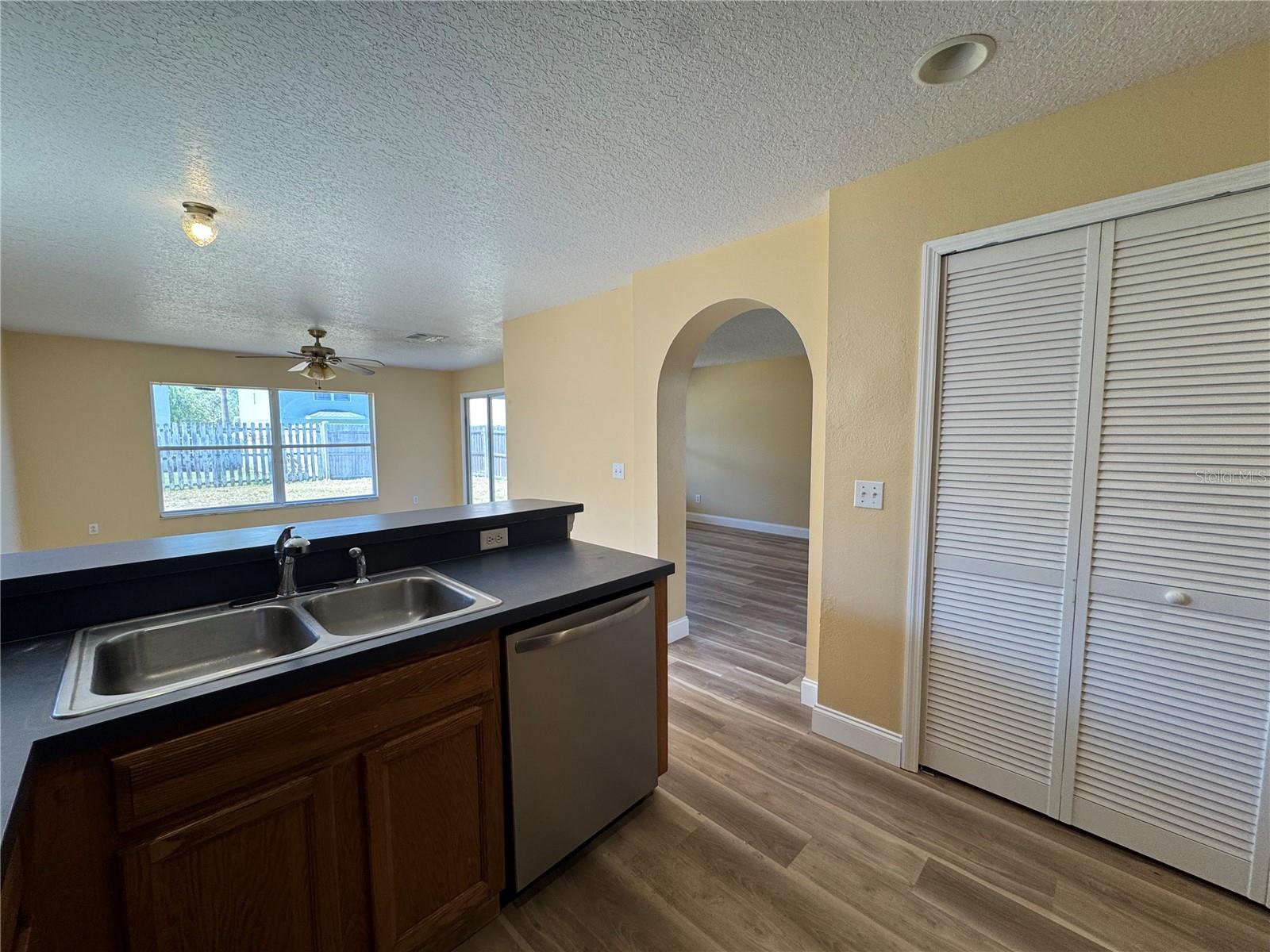 Image 17 of 42 For 1560 Tiverton Boulevard