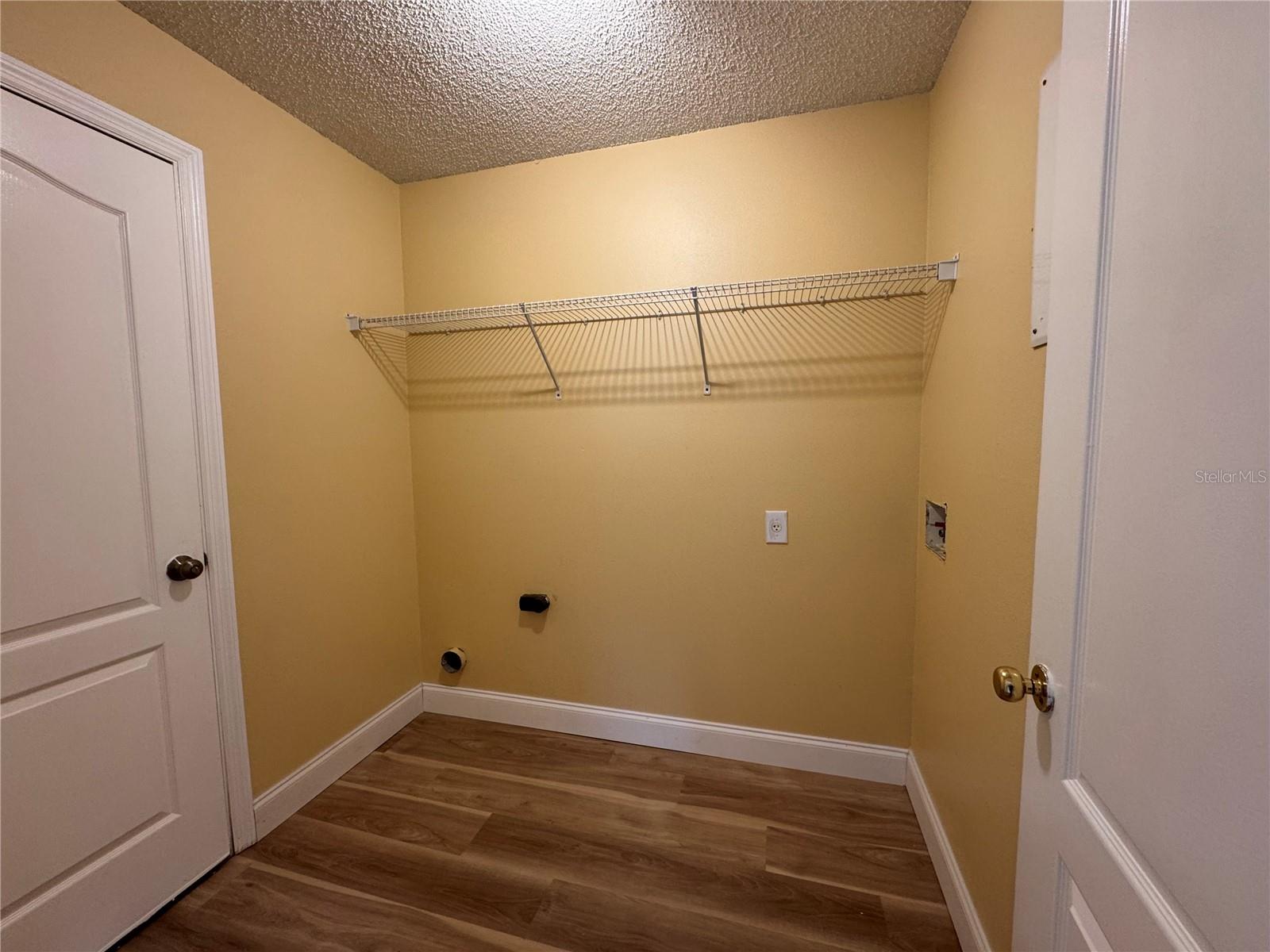 Image 19 of 42 For 1560 Tiverton Boulevard