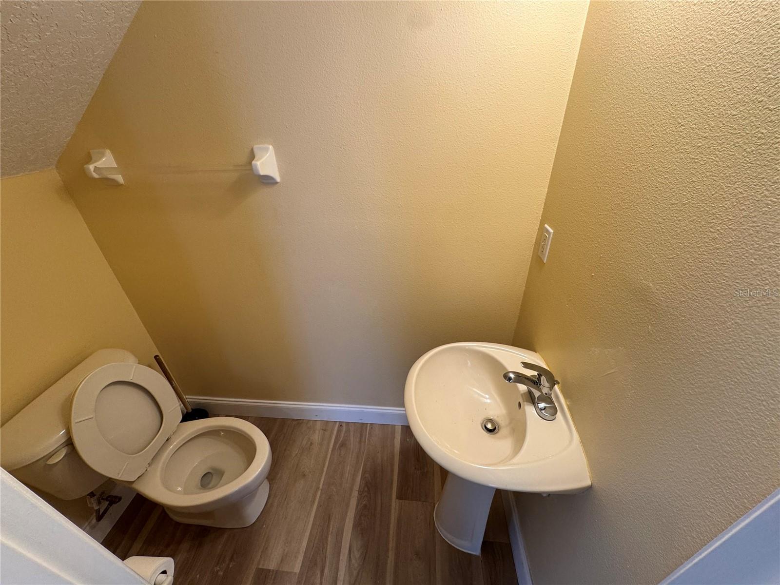 Image 20 of 42 For 1560 Tiverton Boulevard