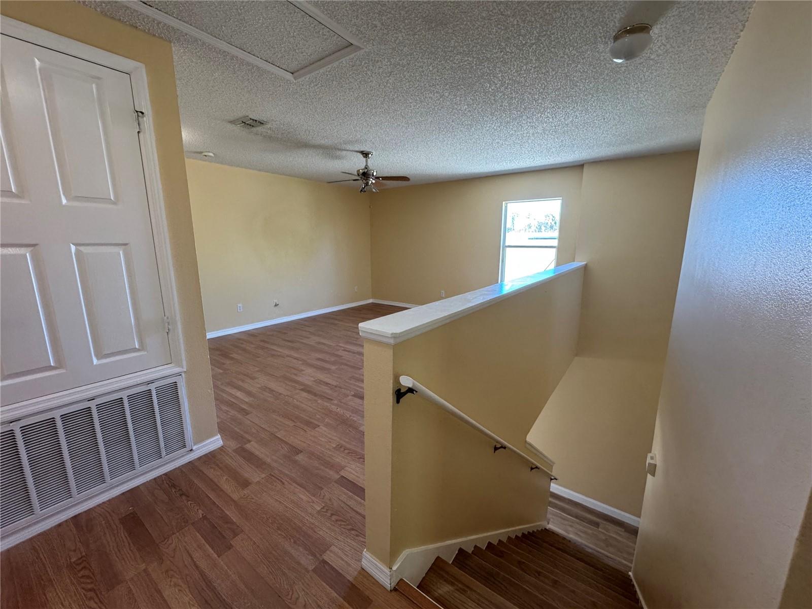 Image 23 of 42 For 1560 Tiverton Boulevard