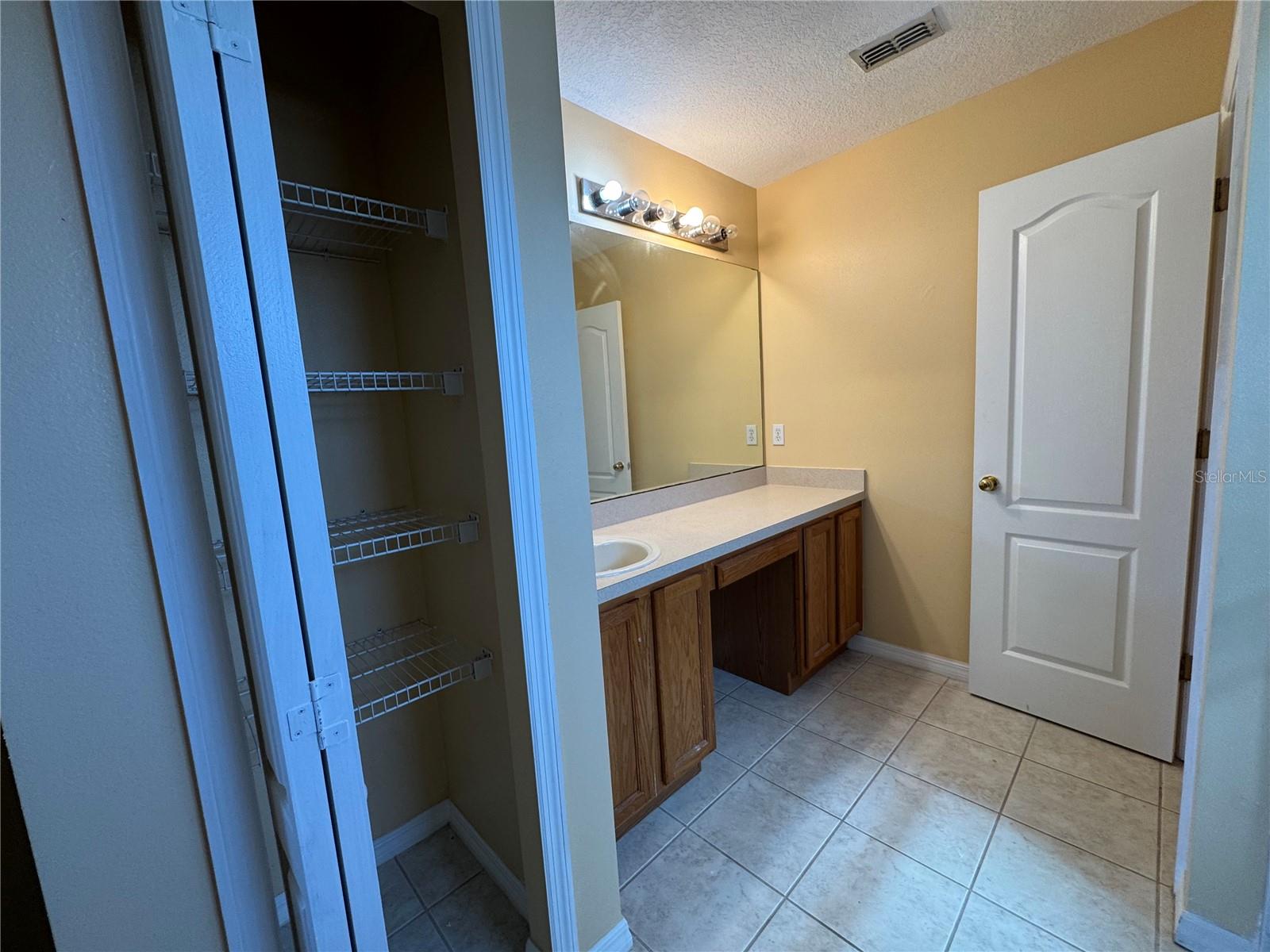Image 31 of 42 For 1560 Tiverton Boulevard