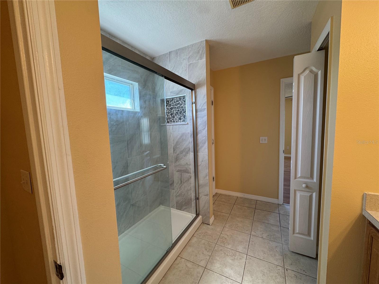 Image 33 of 42 For 1560 Tiverton Boulevard